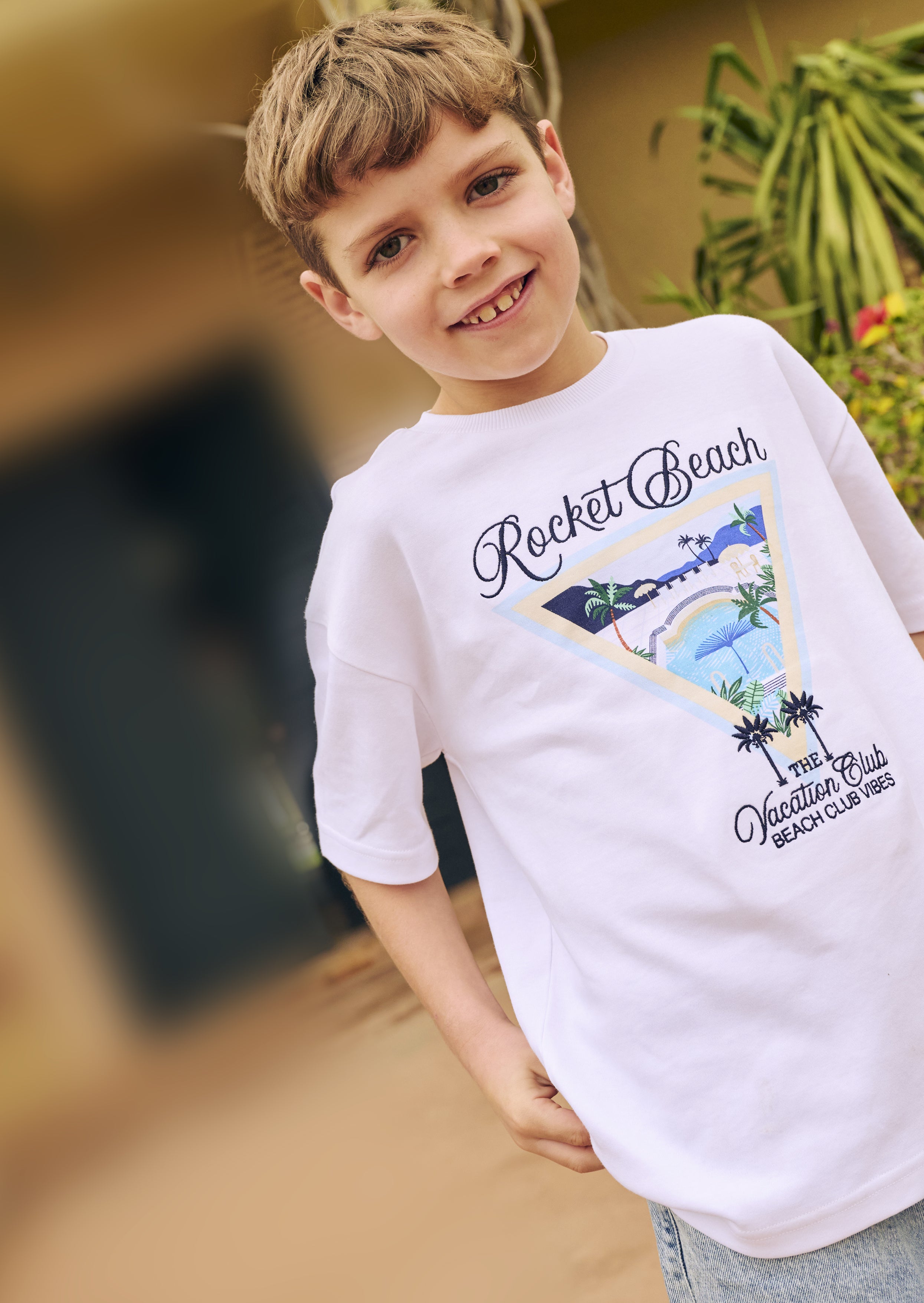 חולצת טי גרפית ווסט ביץ'