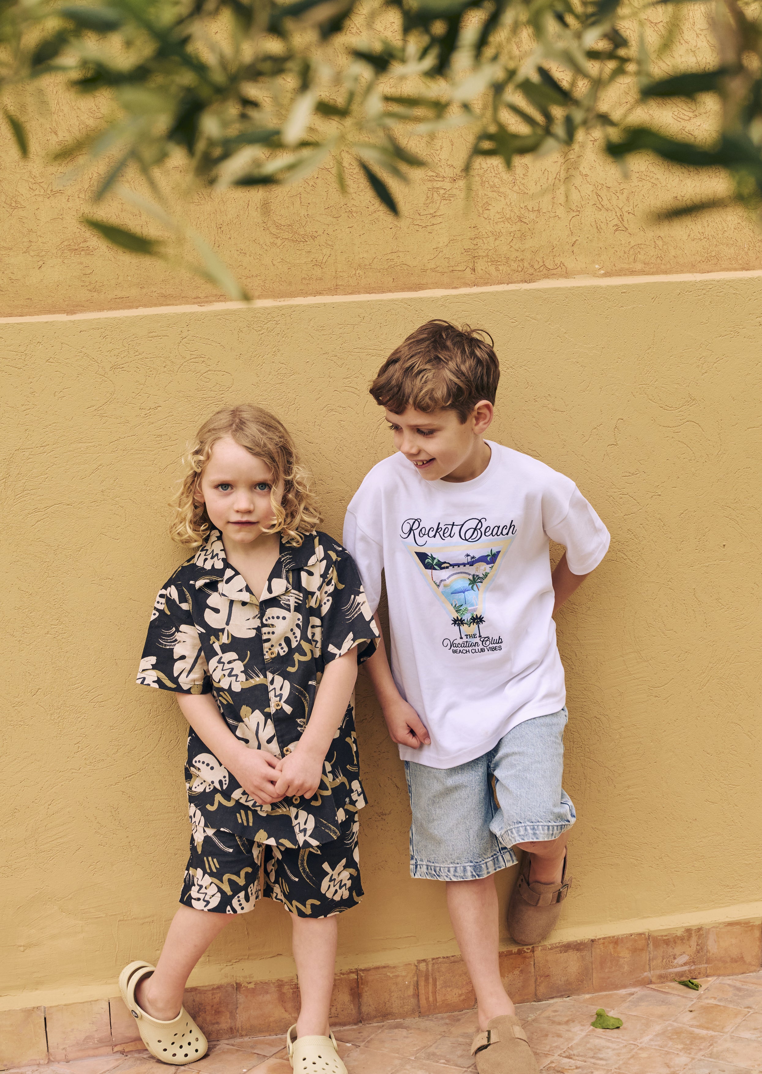 חולצת טי גרפית ווסט ביץ'