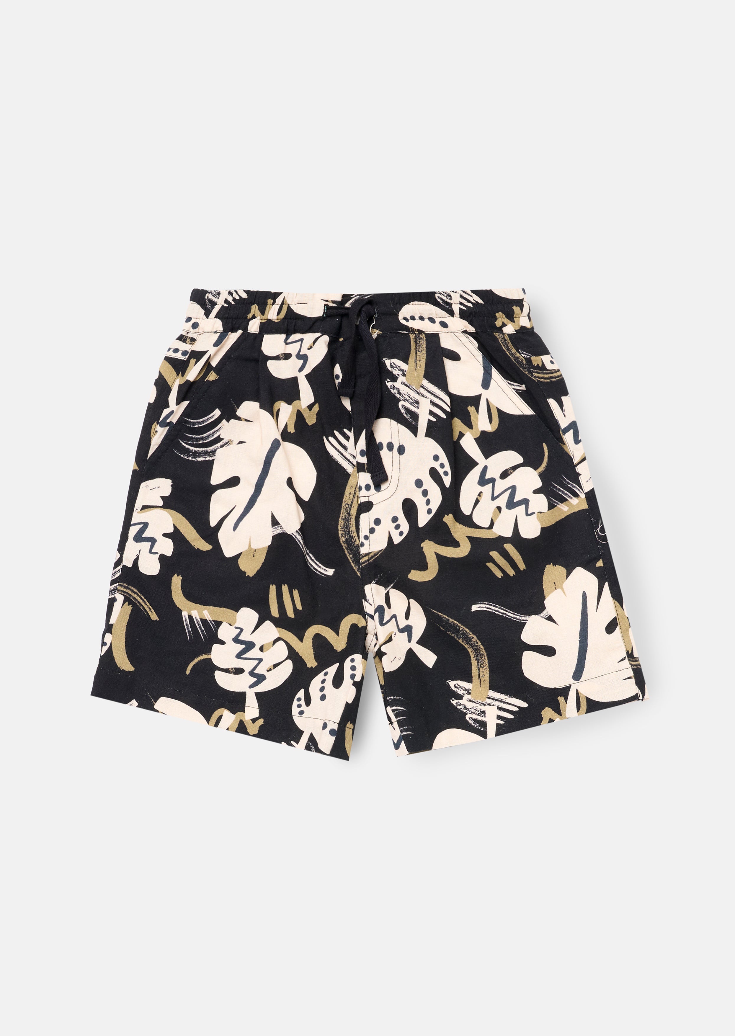 شورت قصير بنقشة أوراق فين الملمس