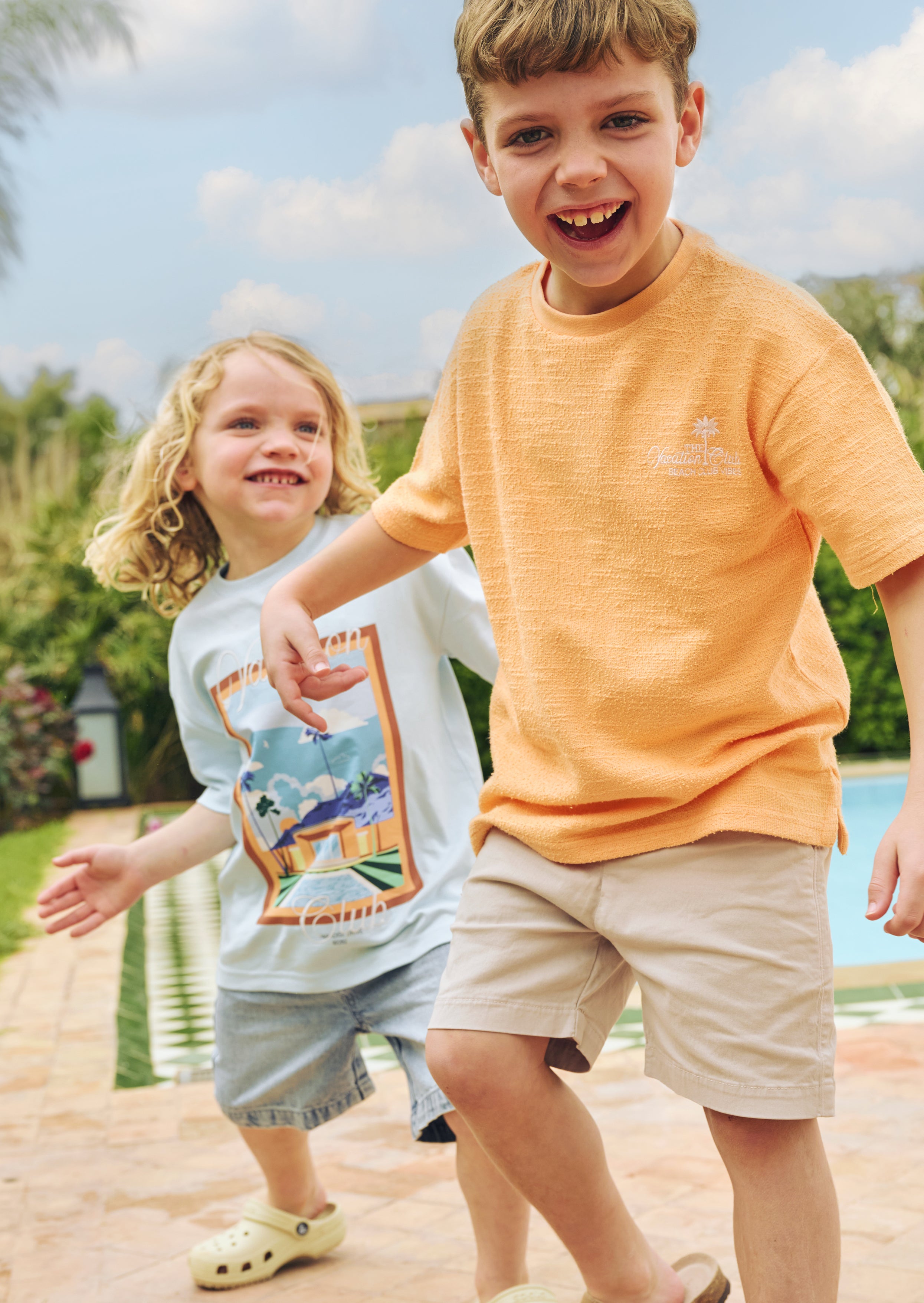 חולצת טי פרקר כתומה עם טקסטורה