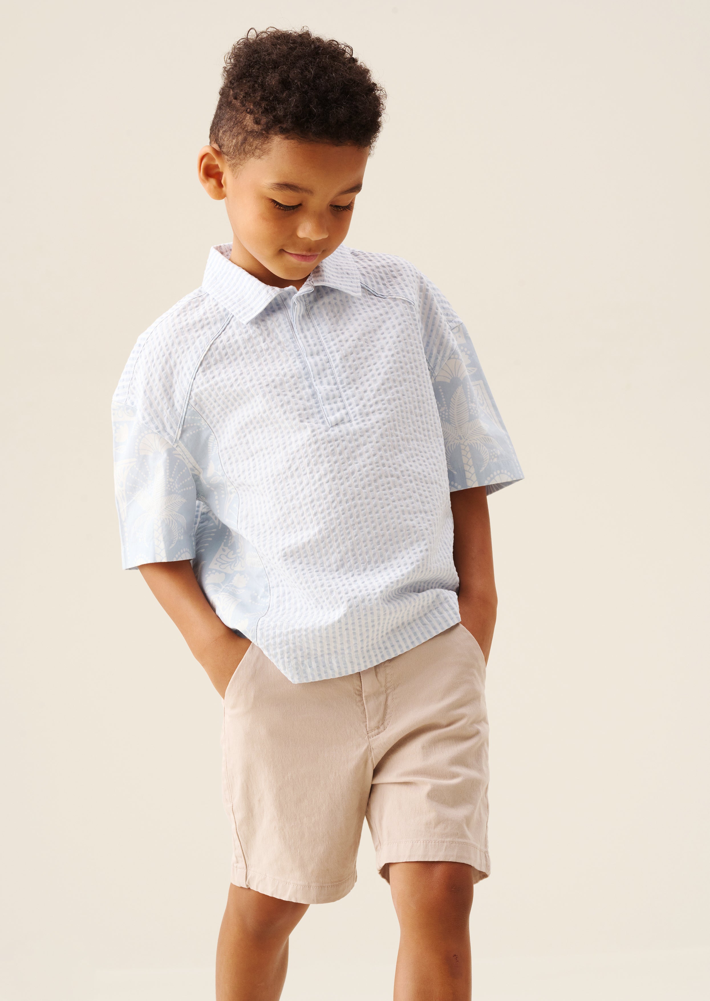 חולצת פסים עם הדפס דקל של ריגן, תפירה וחתיכה