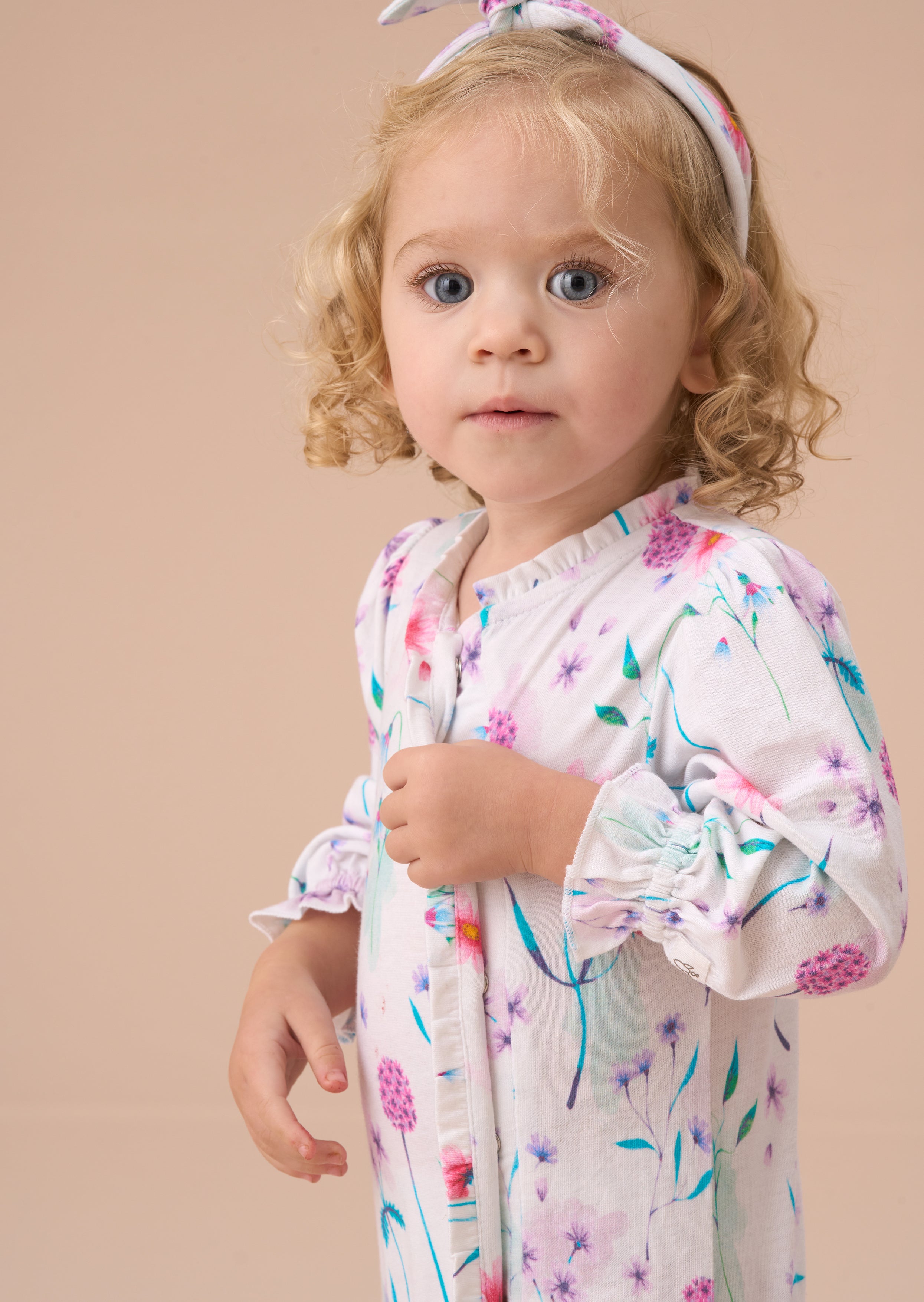 Fleur Weiß Aquarelldruck Babygrow mit Rüschen & Stirnband