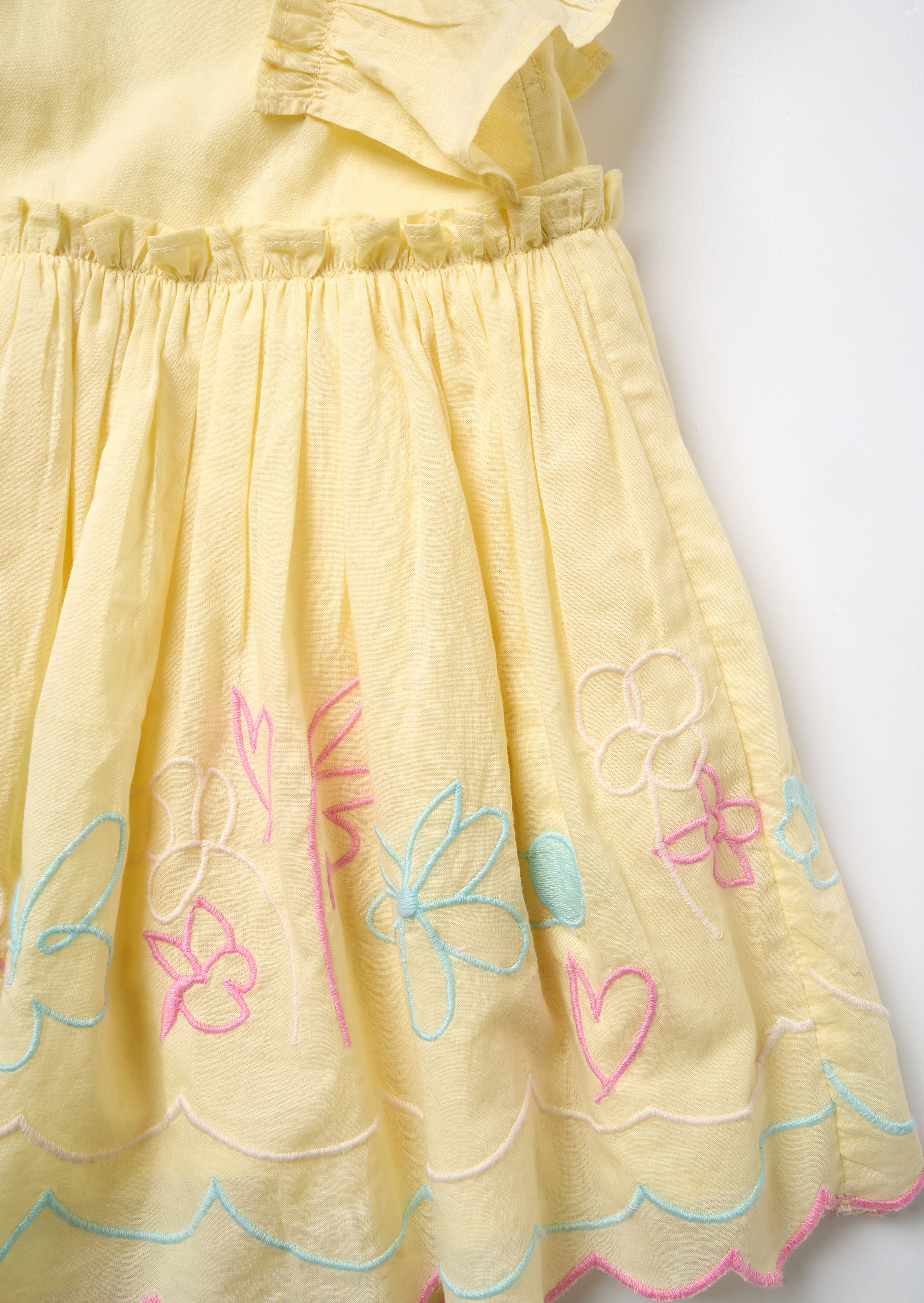 Lina Gelbes Kleid mit Rüschensäumen und Bloomer