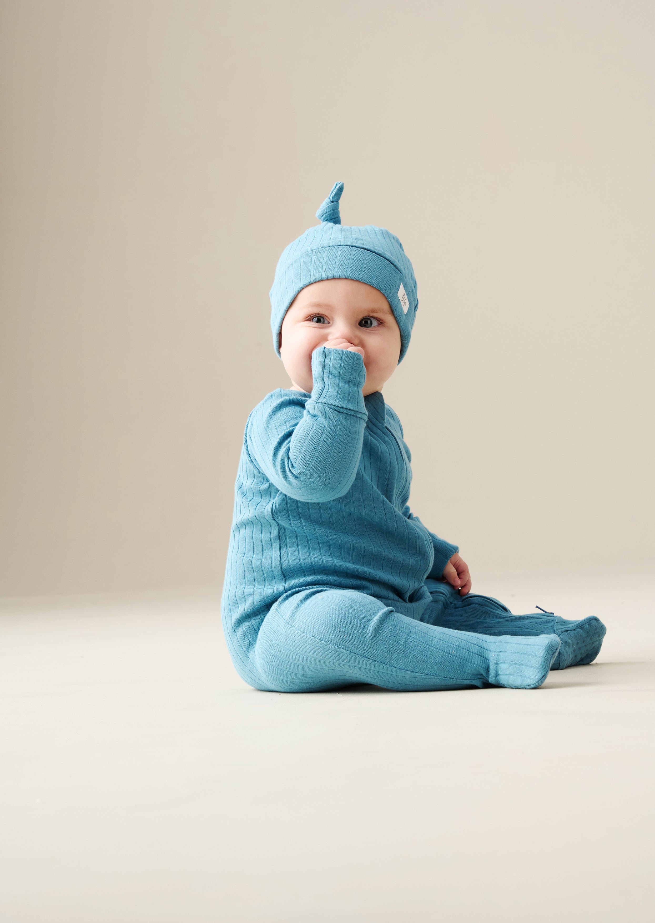 Pijama orgánico de algodón Remy Blue con gorro