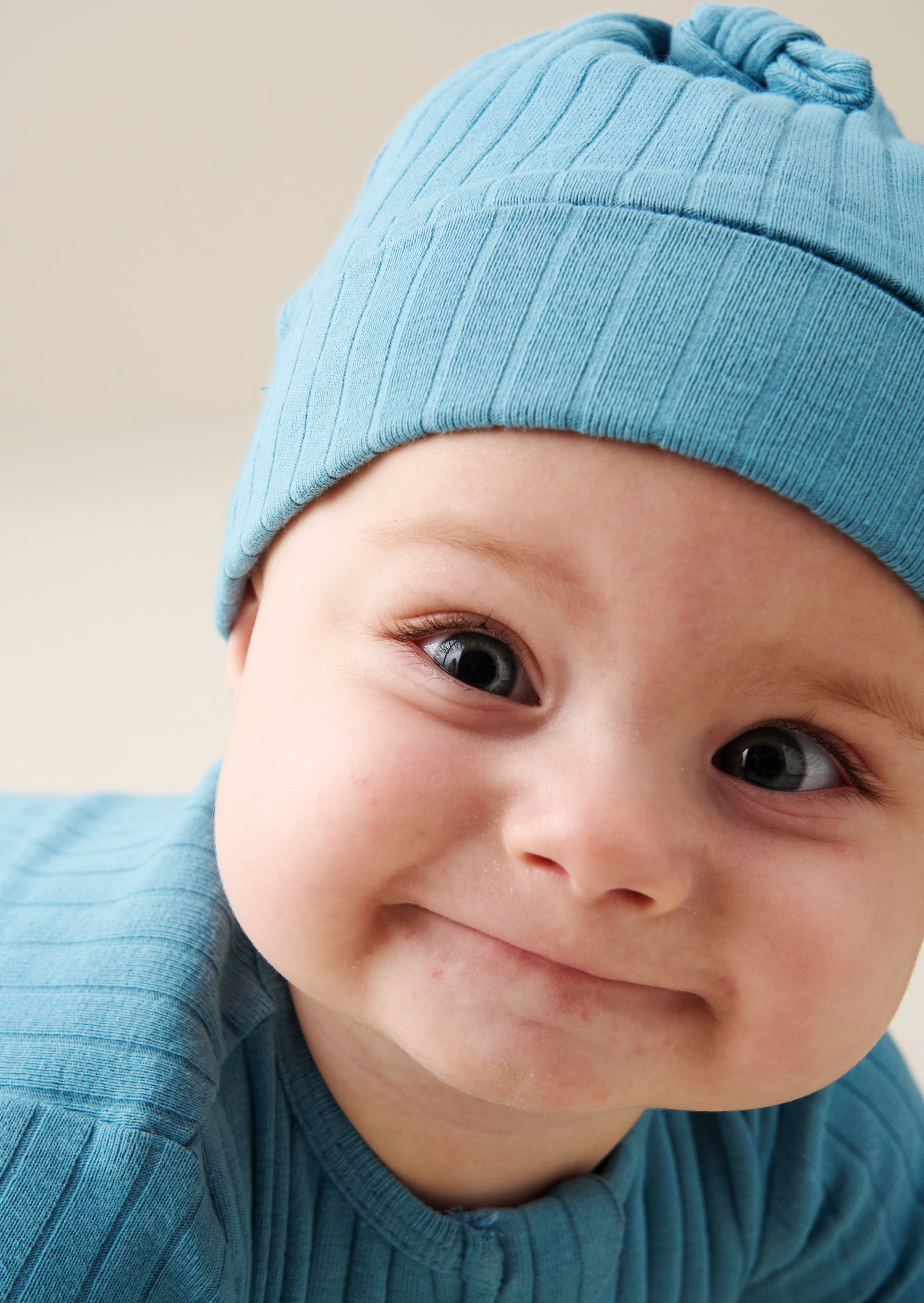 Pijama orgánico de algodón Remy Blue con gorro