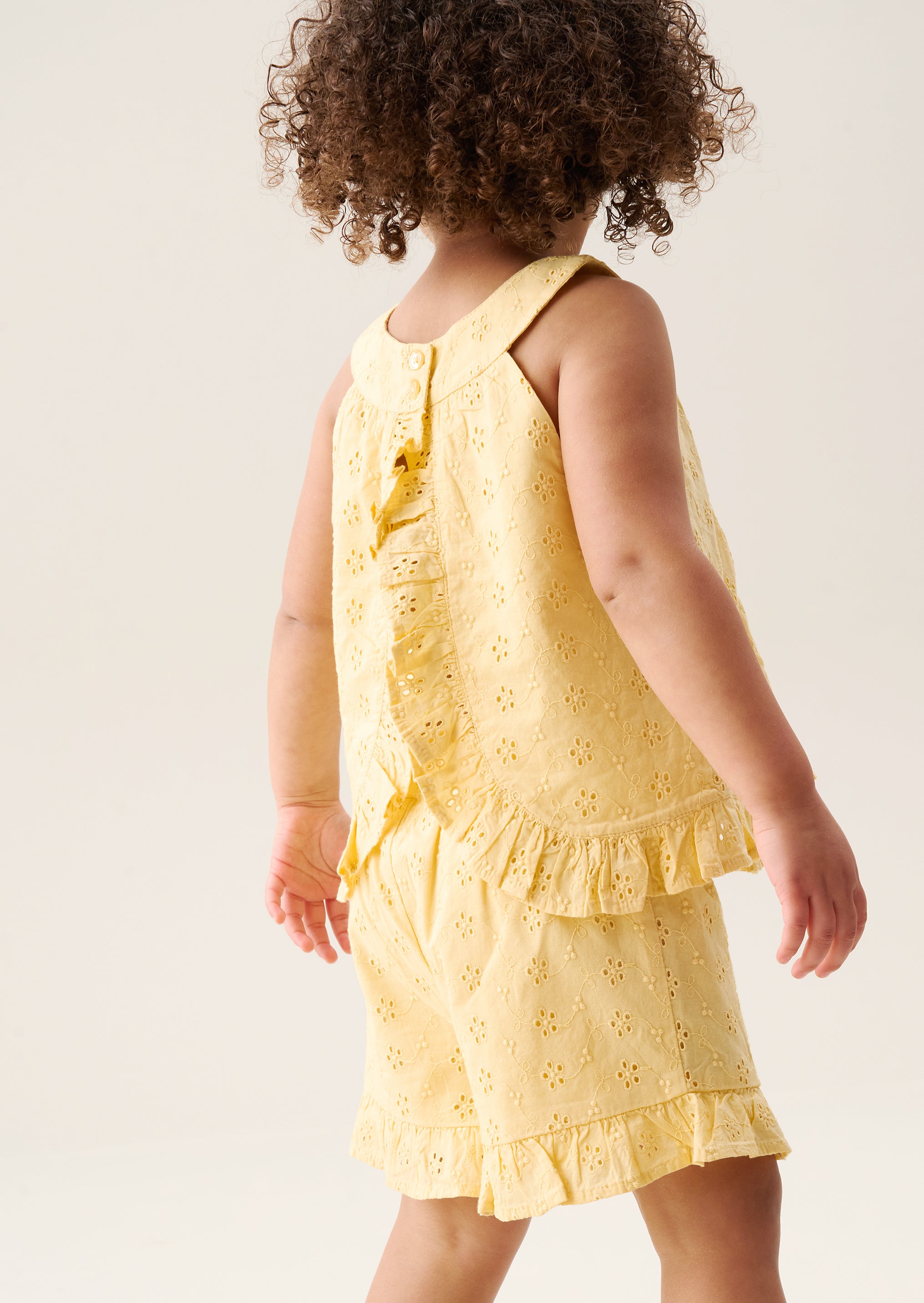 Completo Leona con Top a Balze Ricamato e Pantaloncini