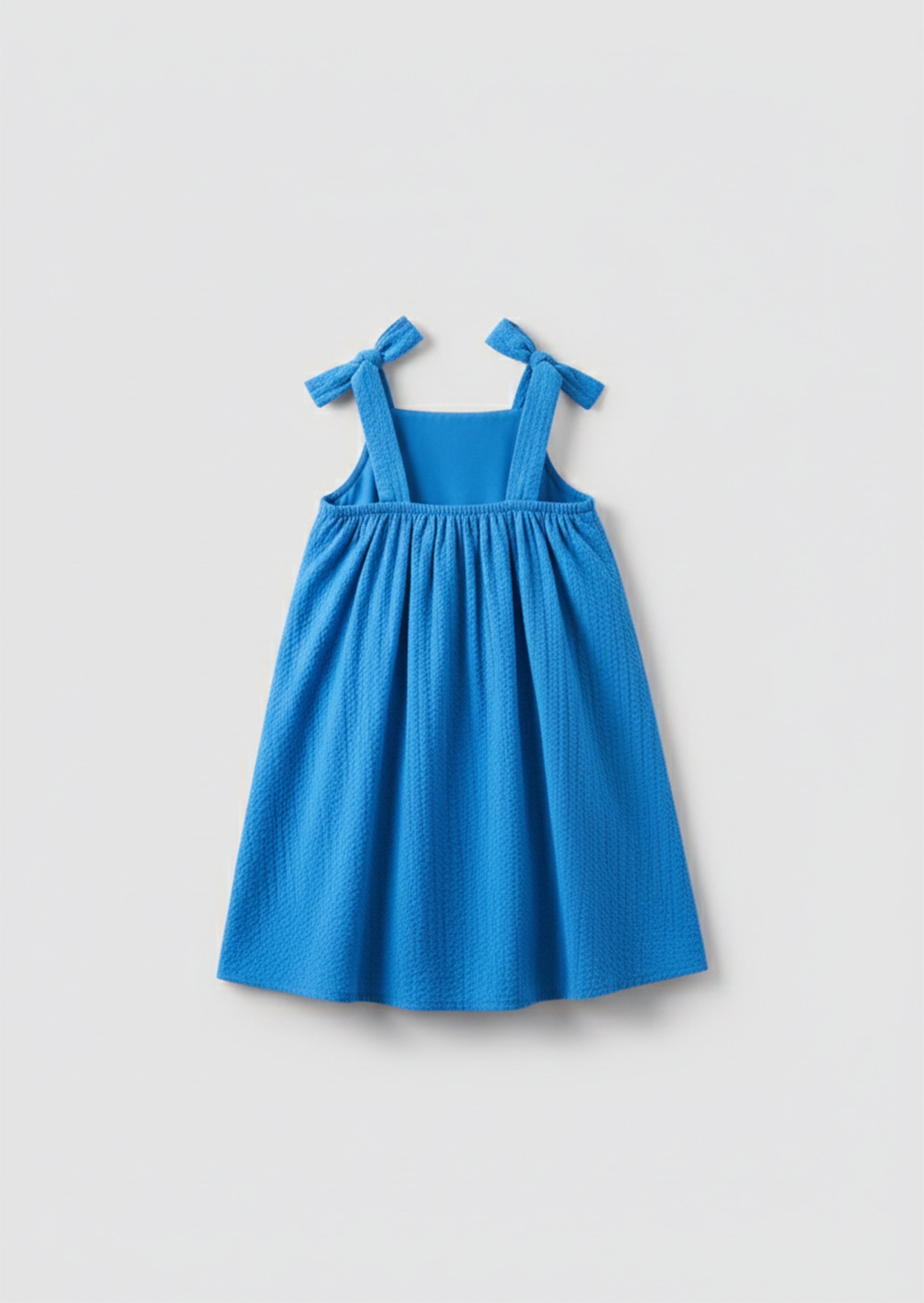 فستان ماتيلدا أزرق بحافة متموجة وعقدة