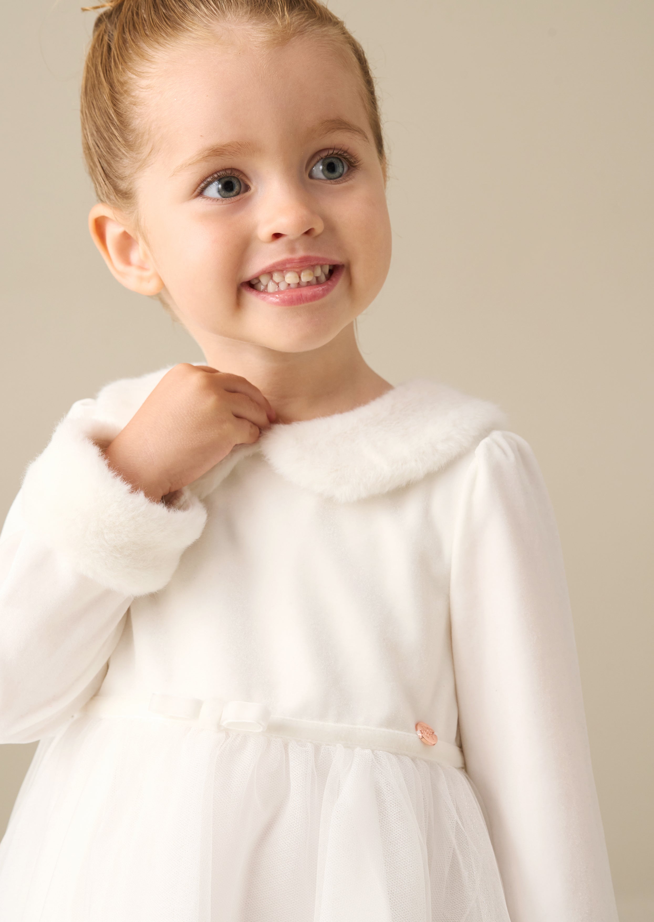 Vestido de malla Gabrielle con cuello de piel