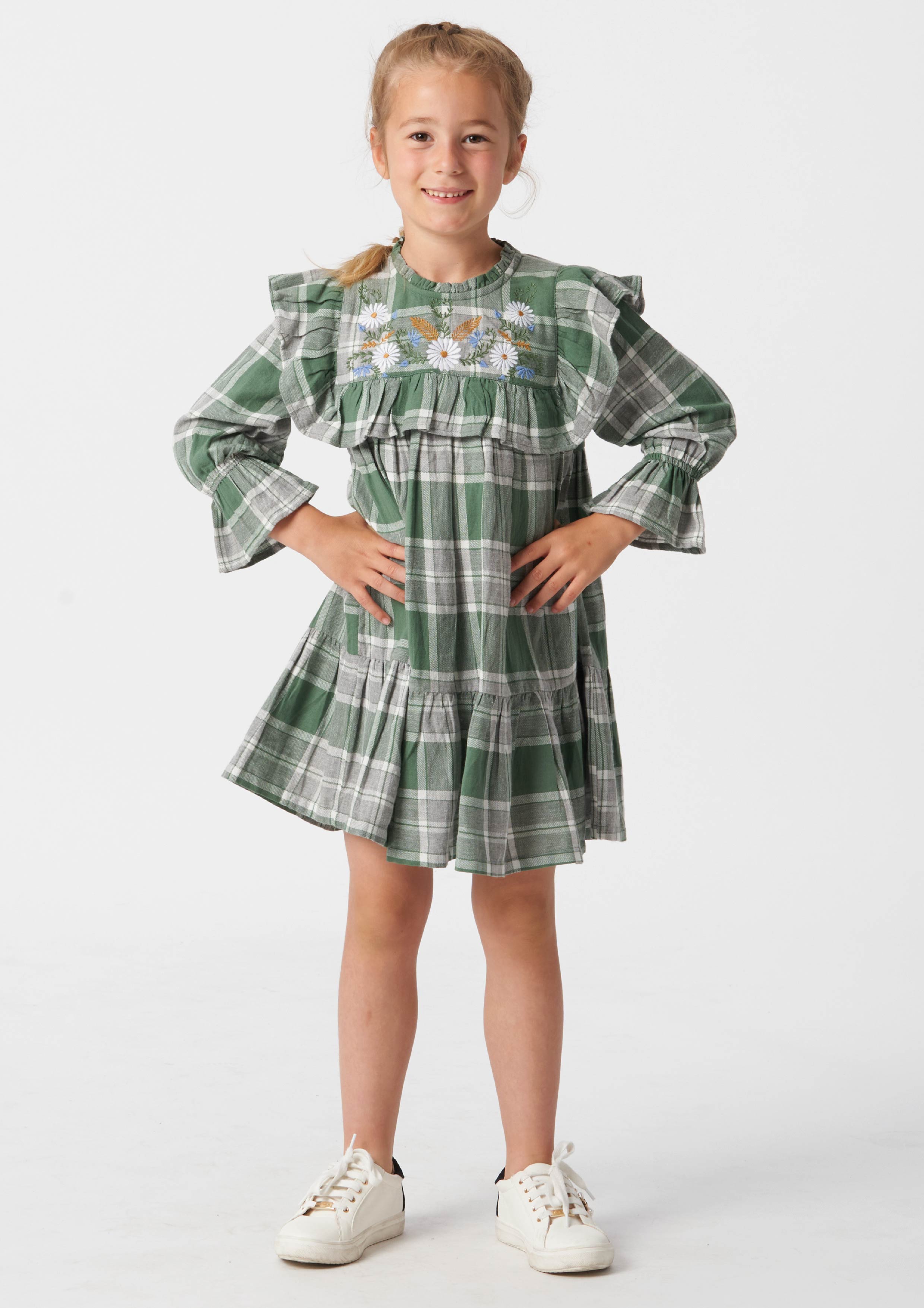 Theodora Farn besticktes Dotterkleid