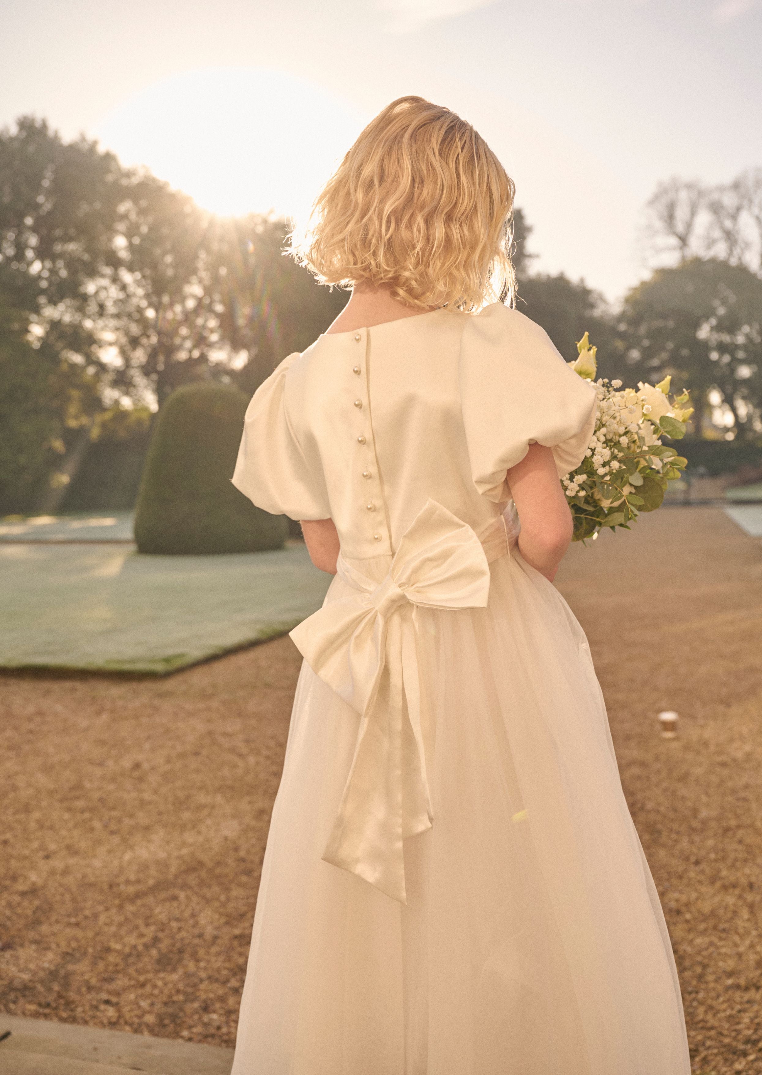 Vestido Selene de tul con fajín color marfil