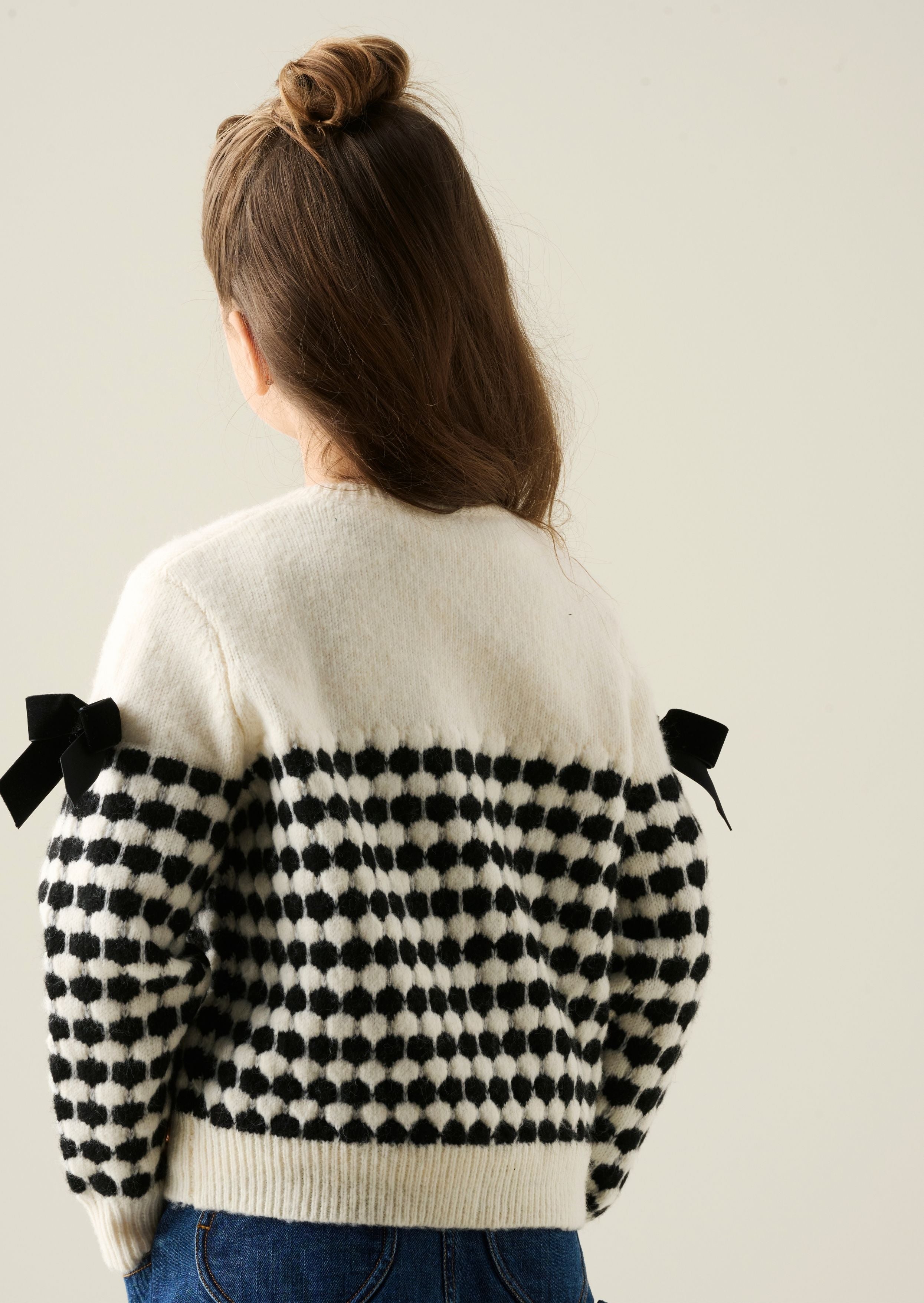 Nina Strickjacke mit Schleifendetail