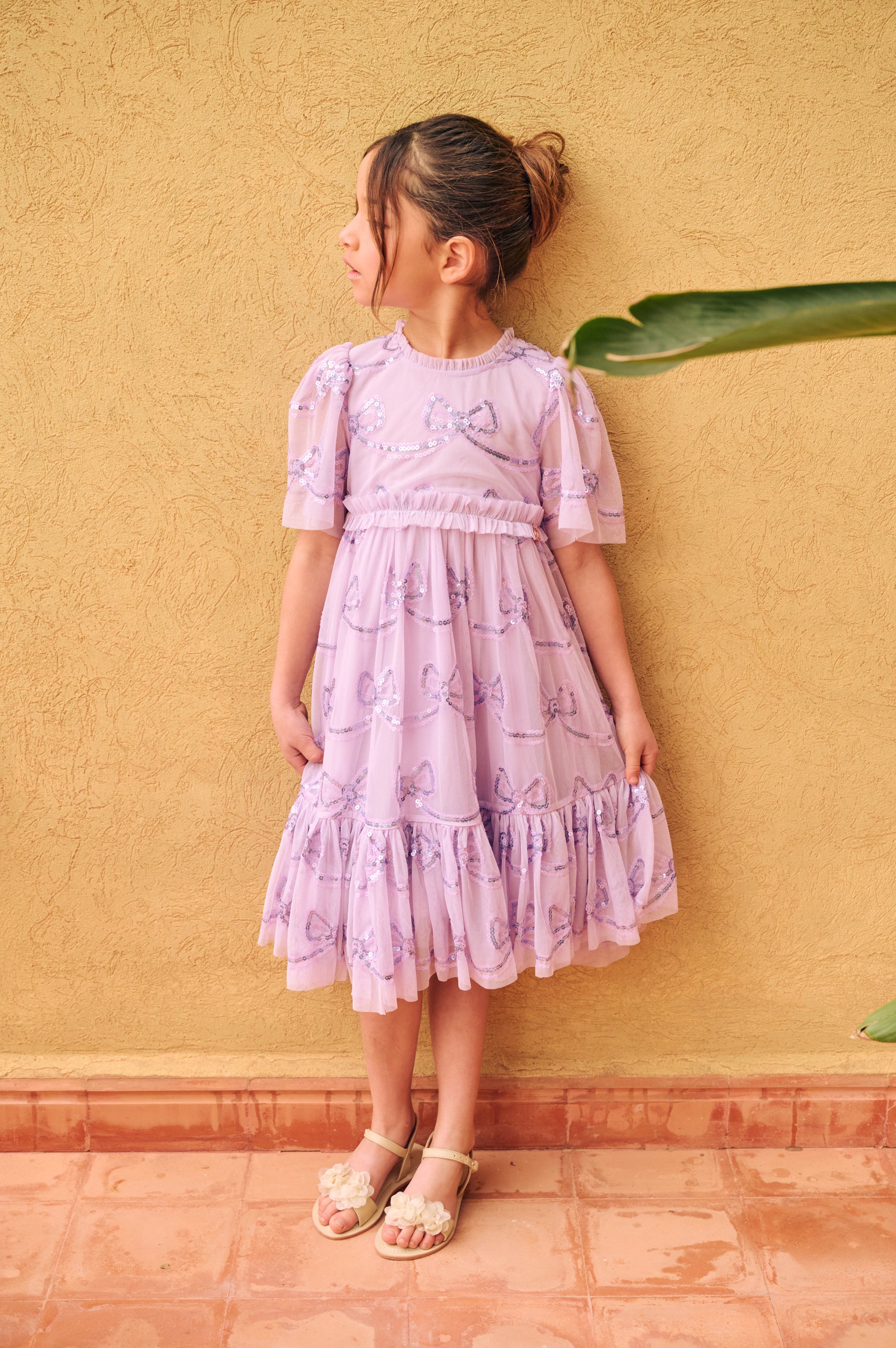 Delta Lila Bogen Pailletten Netzkleid