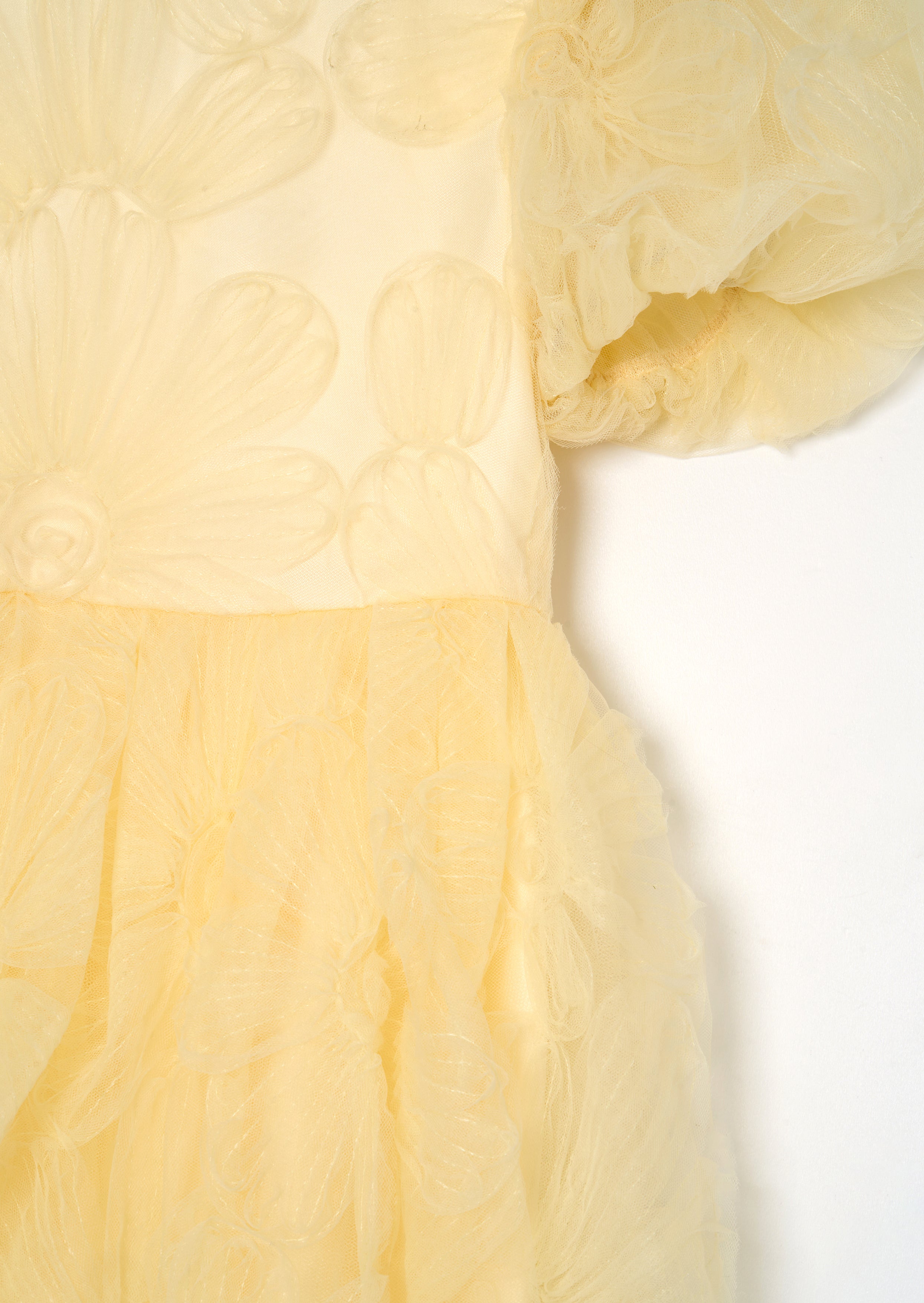 فستان فرانسين أصفر مزين بأكمام منفوشة