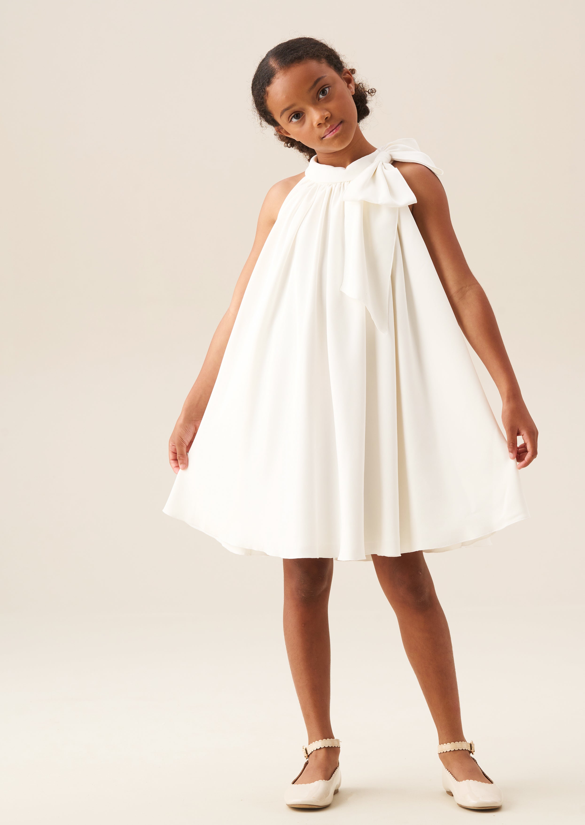 فستان أميليا وايت بفيونكة متأرجح