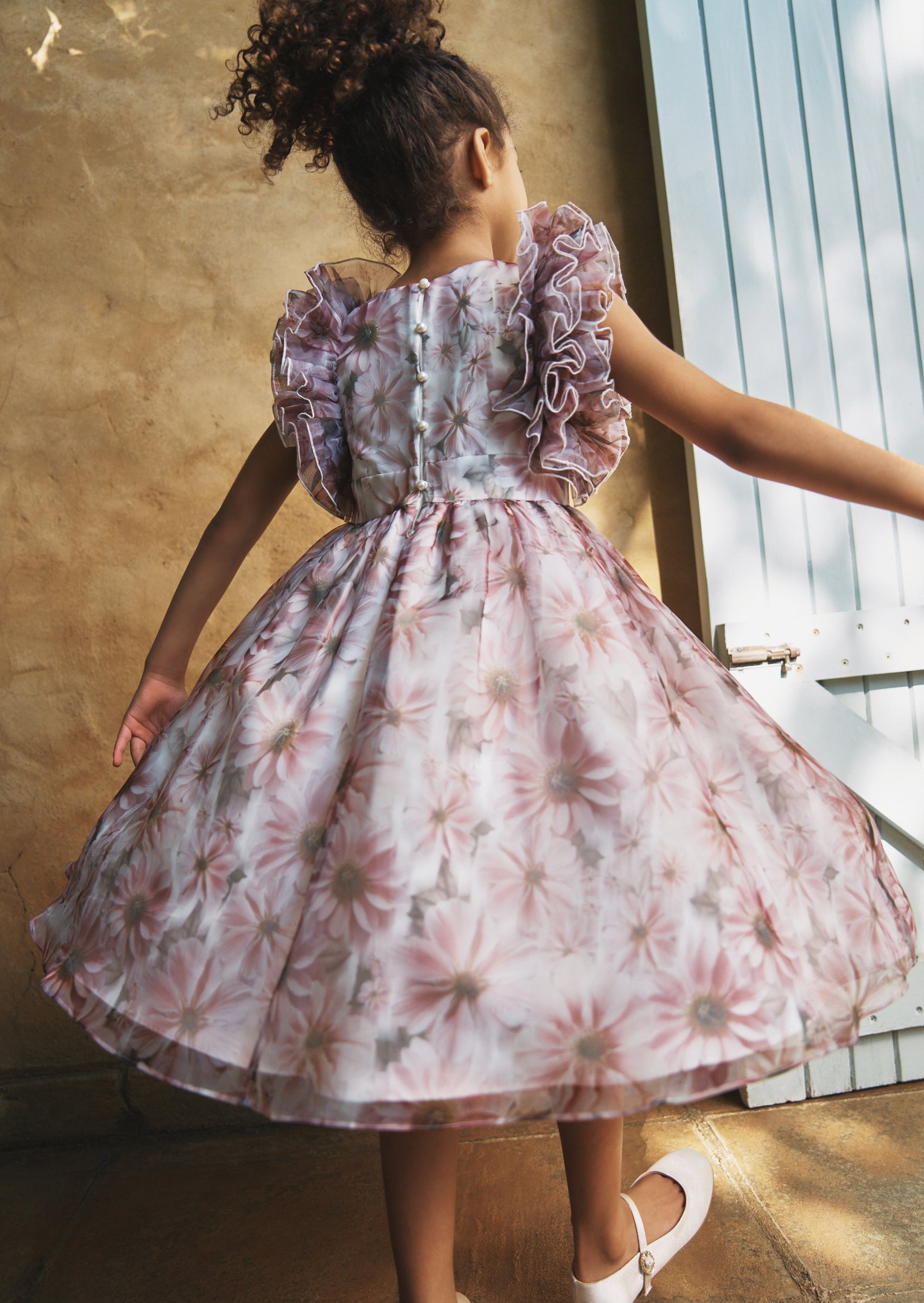 Flora Kleid mit Rüschenärmeln und Organza-Print