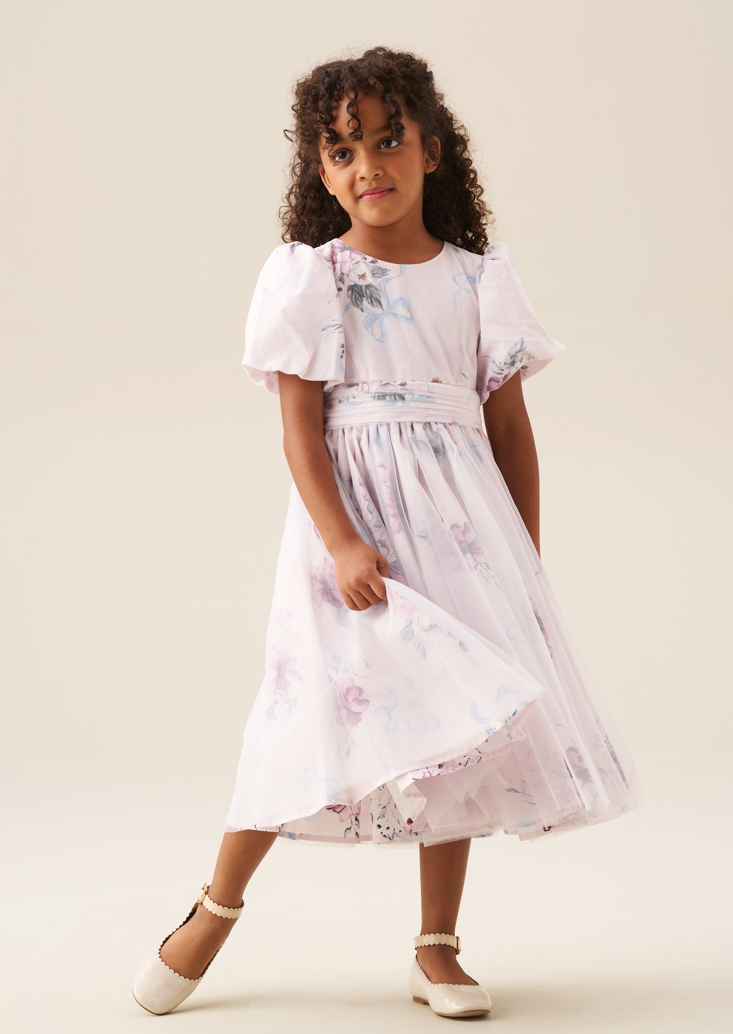 Vestito con stampa floreale e sovrapposizione in tulle rosa