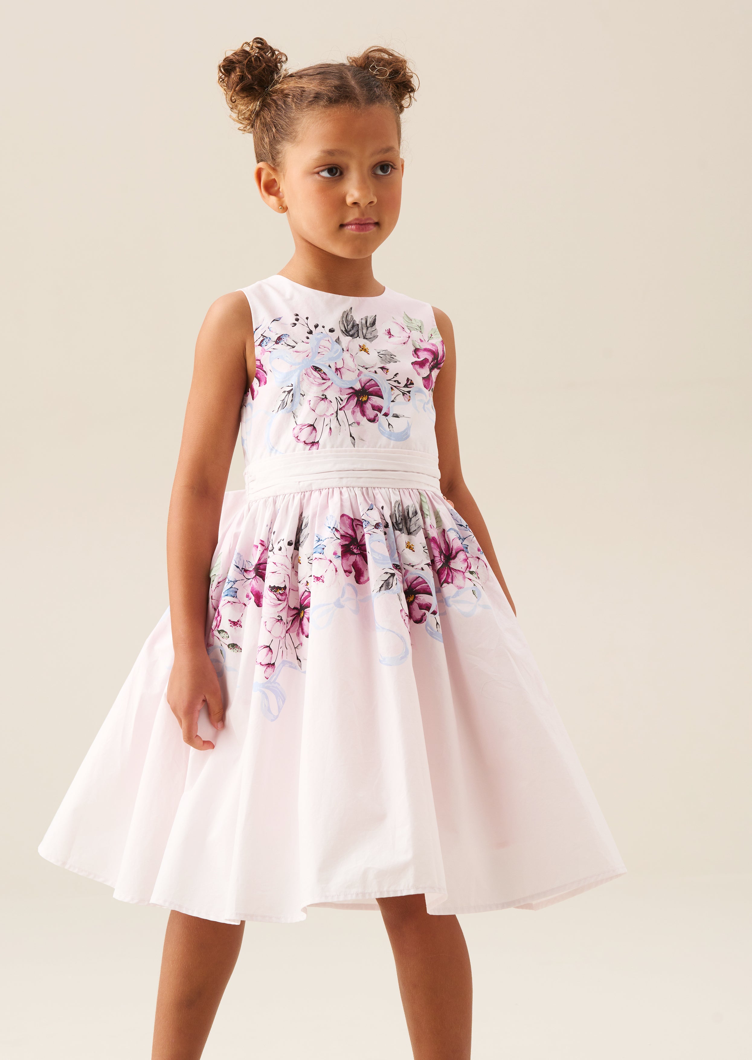 فستان إليسا بطبعة أحمر خدود مع فيونكة خلفية