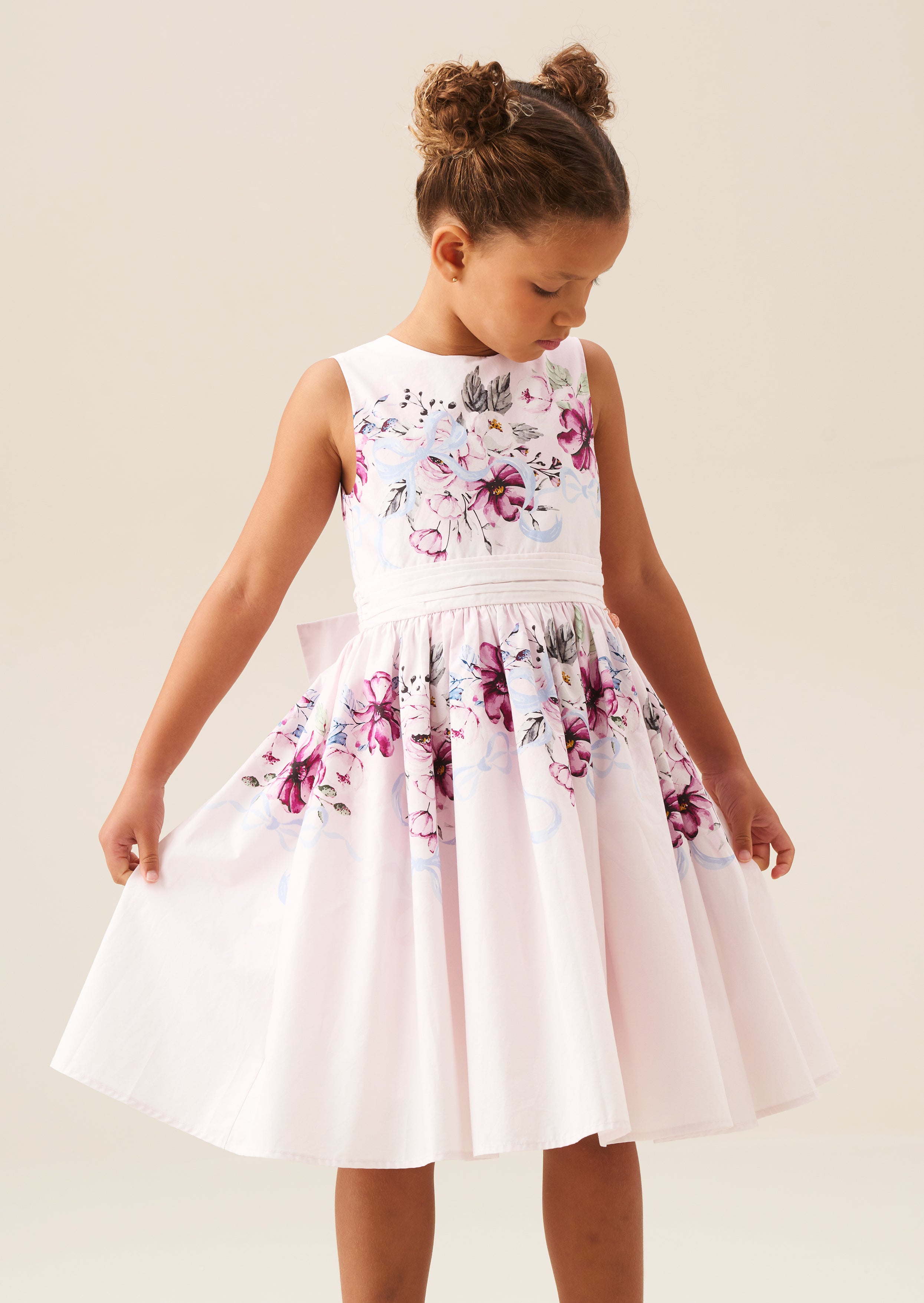 فستان إليسا بطبعة أحمر خدود مع فيونكة خلفية