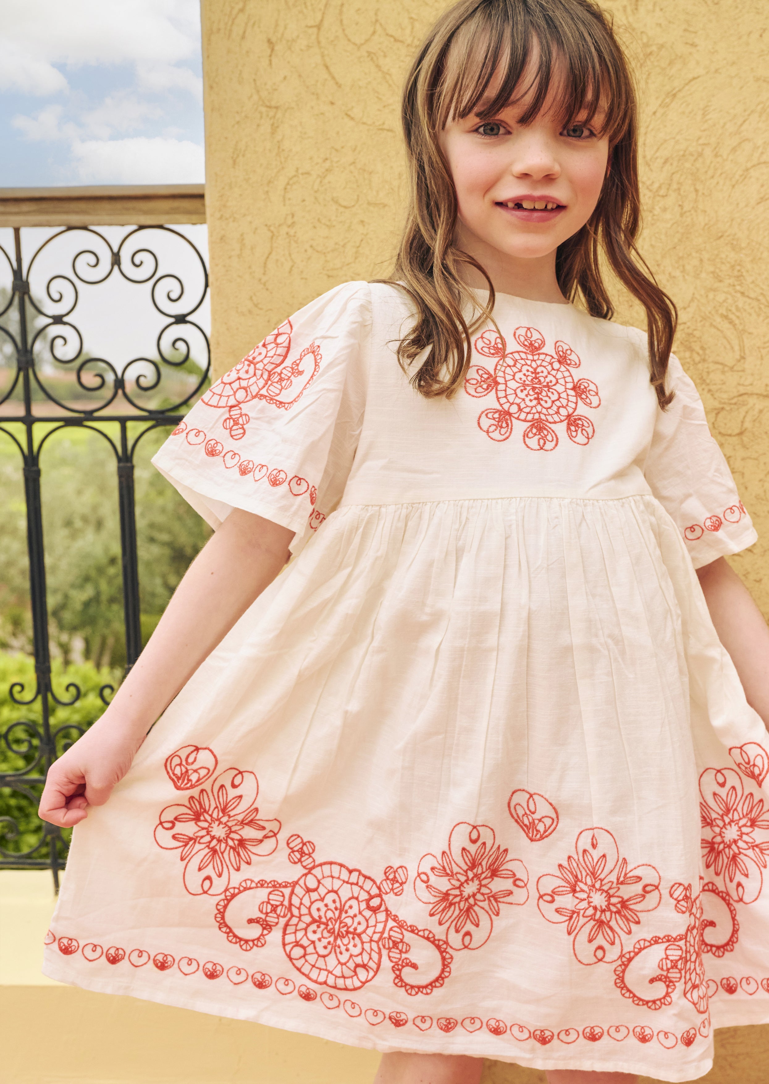 فستان سوينغ مطرز من رينا عاجي