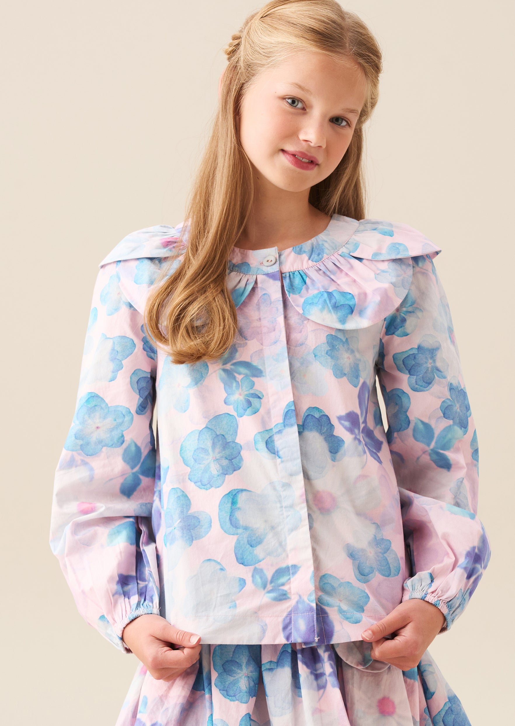 بلوزة بياقة بتلات سيليا