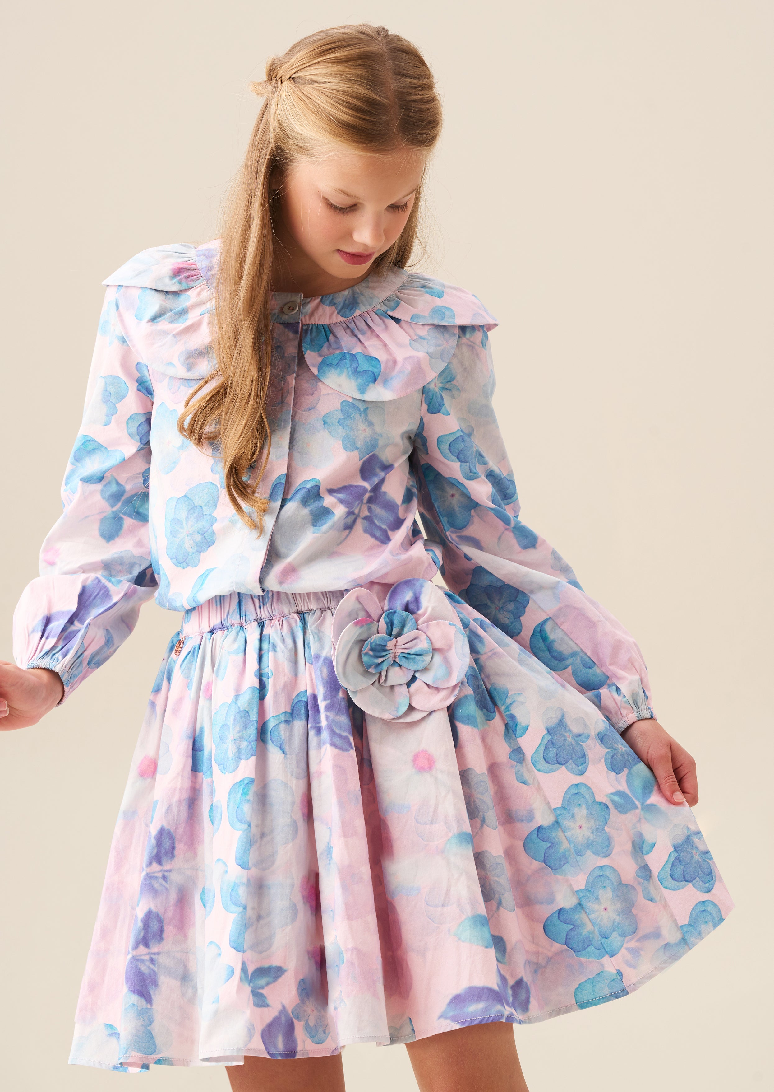 بلوزة بياقة بتلات سيليا