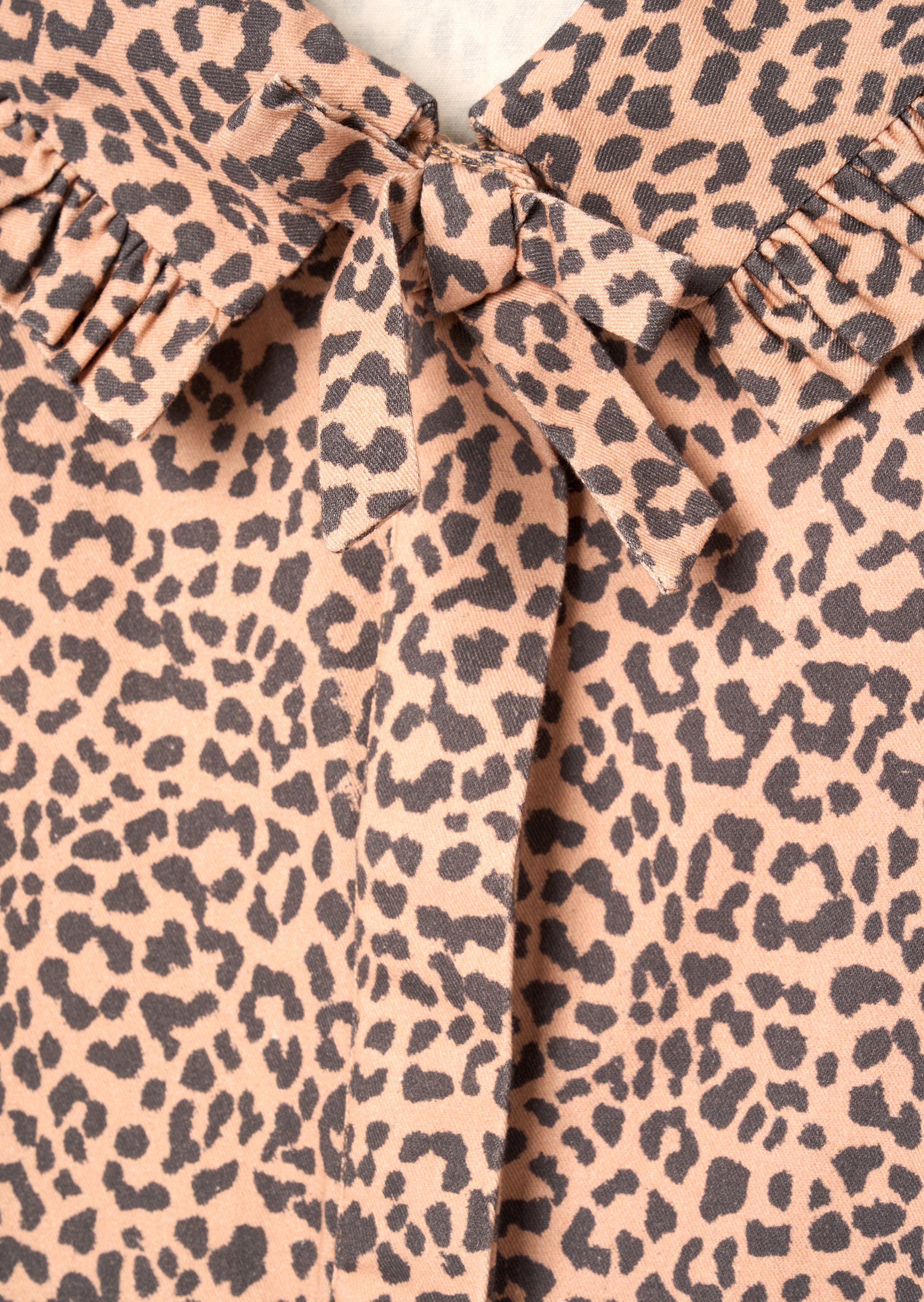 Blusa con lazo y cuello de leopardo Erika