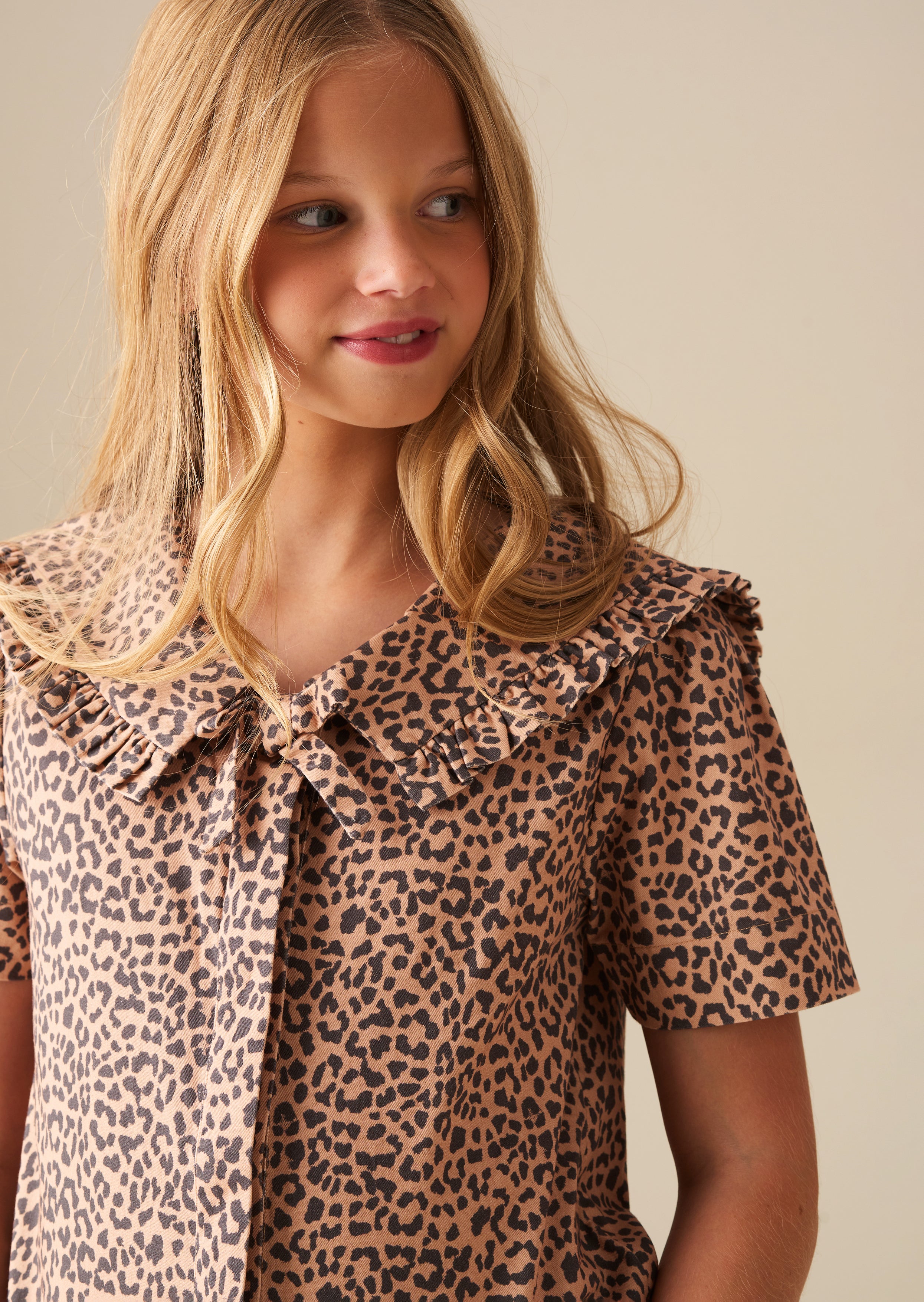 Blusa con lazo y cuello de leopardo Erika