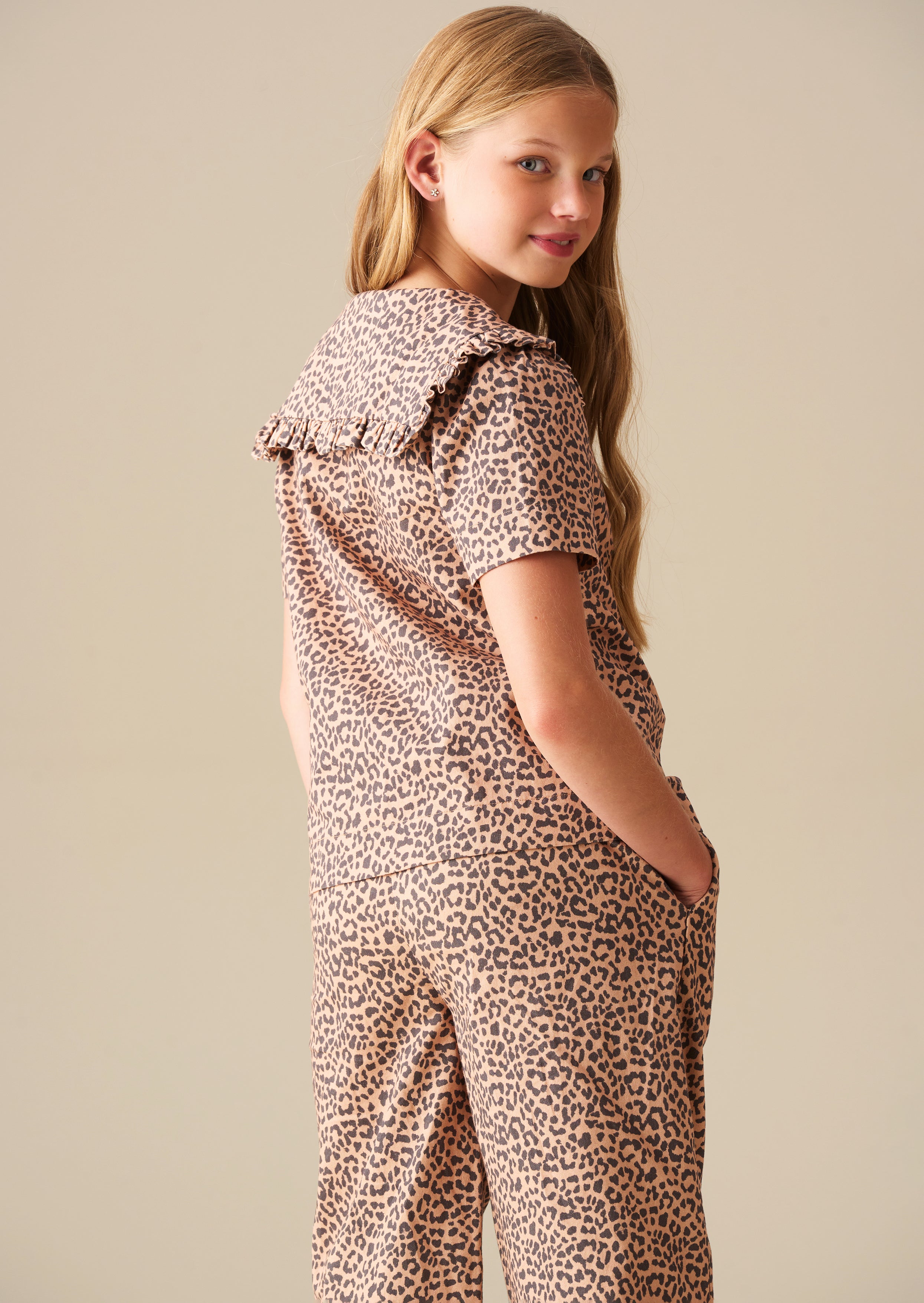 Blusa con lazo y cuello de leopardo Erika