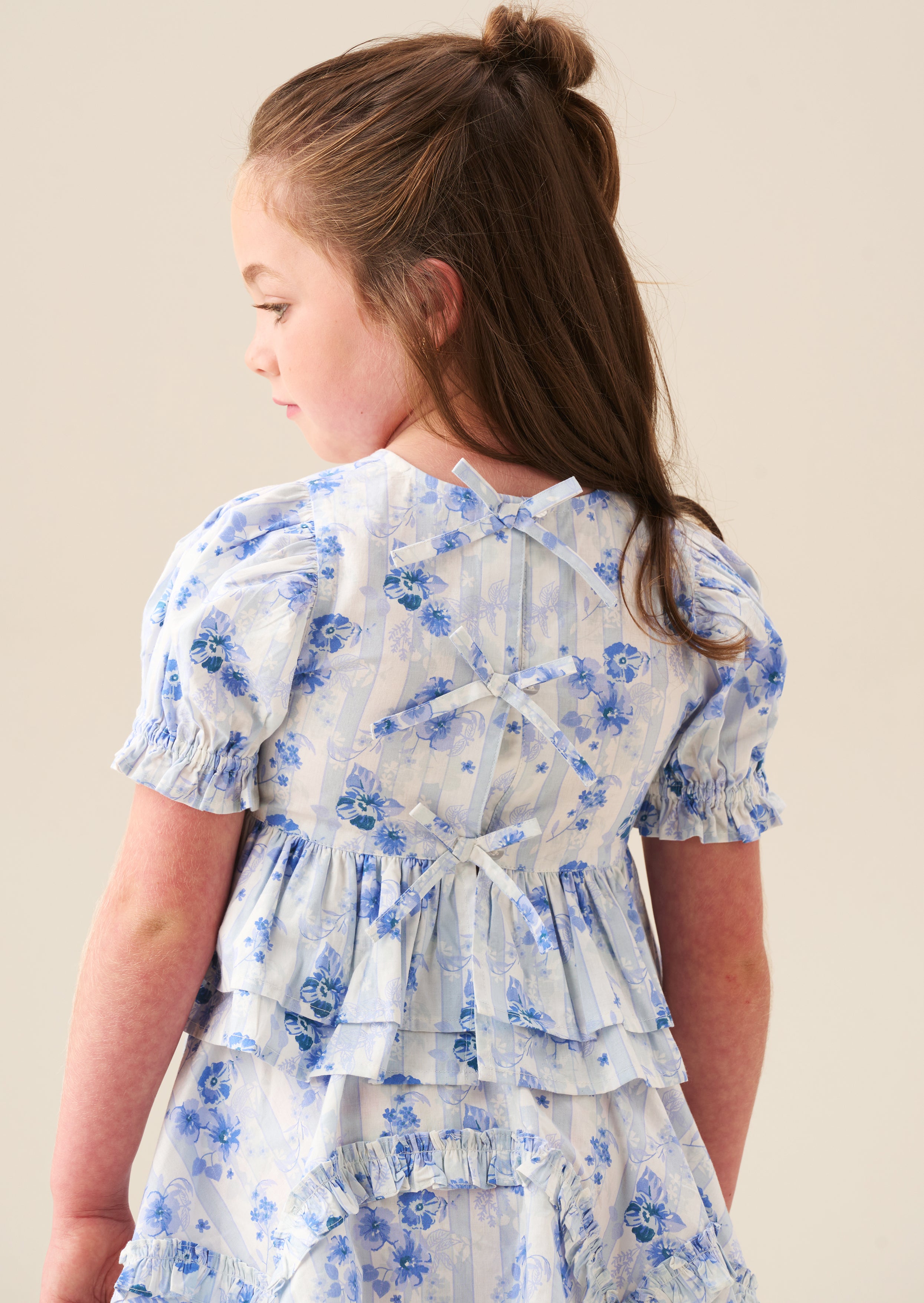 بلوزة بيا فلورال بتفصيل ربطة وبيبلوم