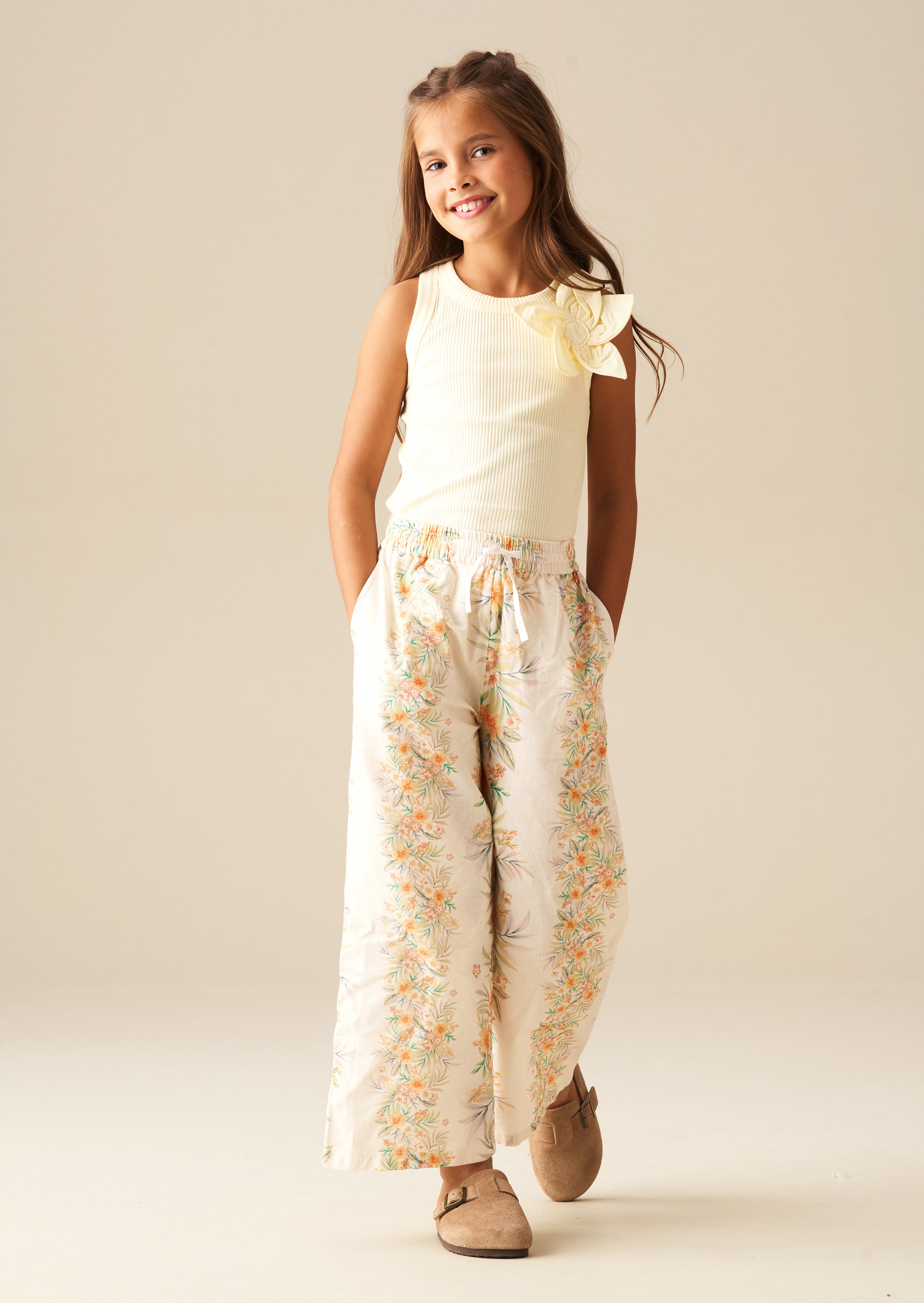 بنطلون بخصر مربوط بطبعة زهور البريمروز