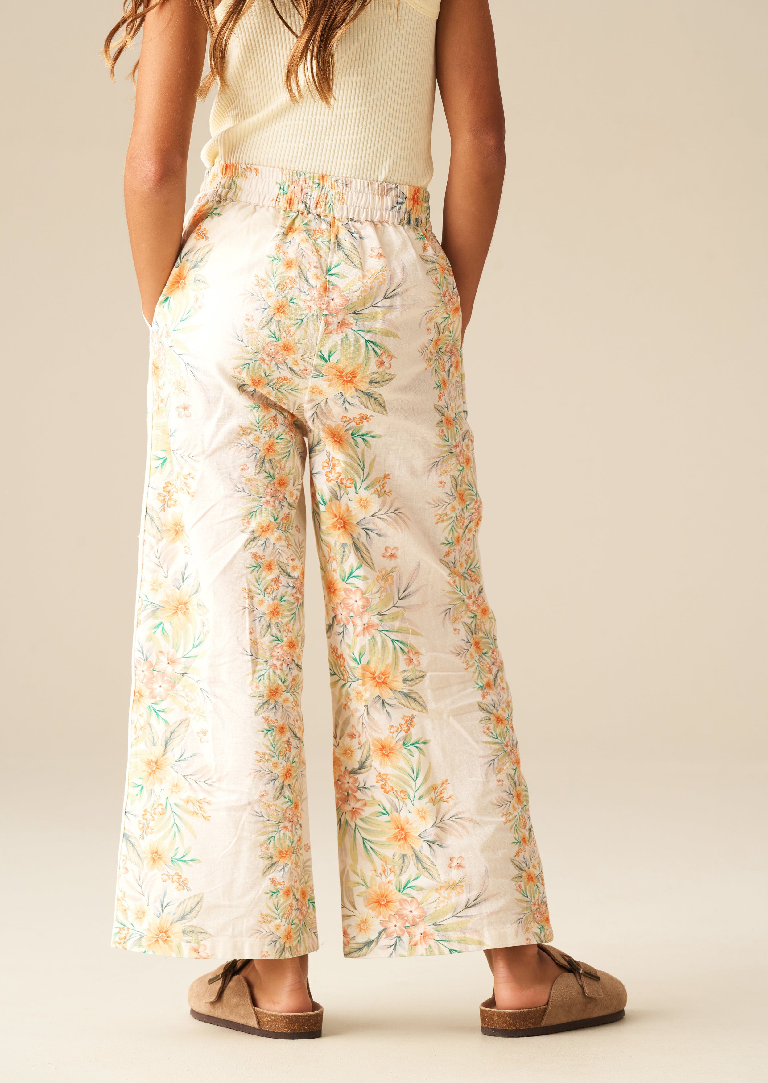 بنطلون بخصر مربوط بطبعة زهور البريمروز