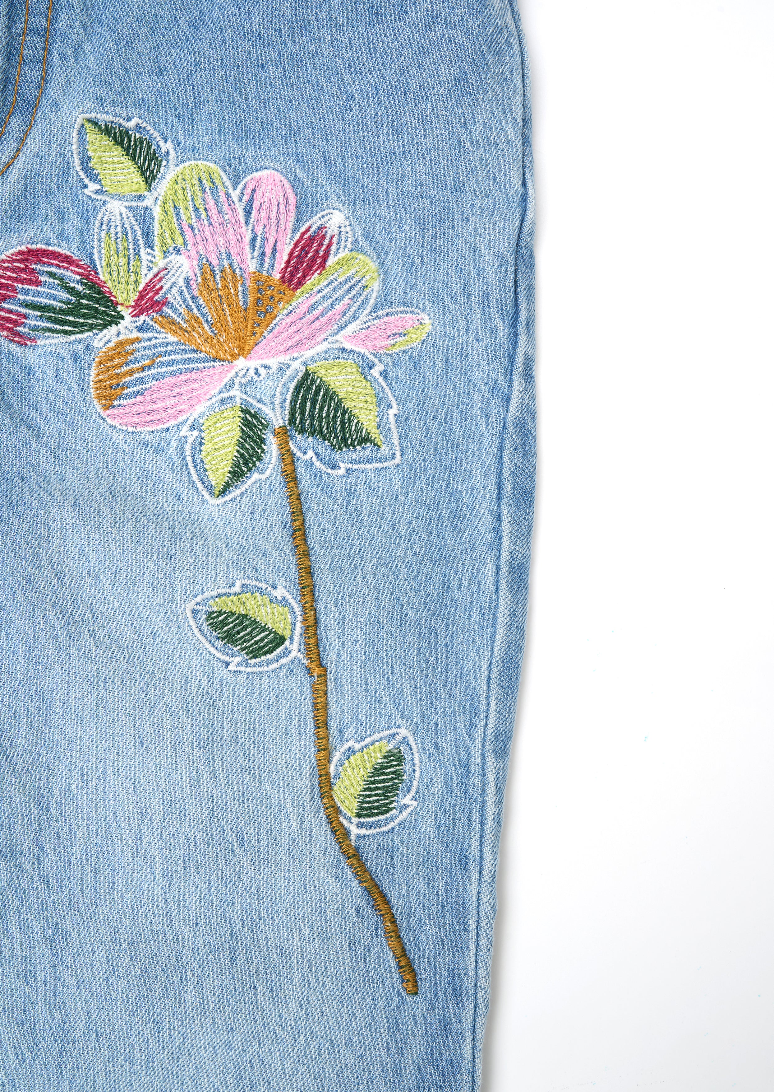 Millie bestickte ausgestellte Jeans aus Denim