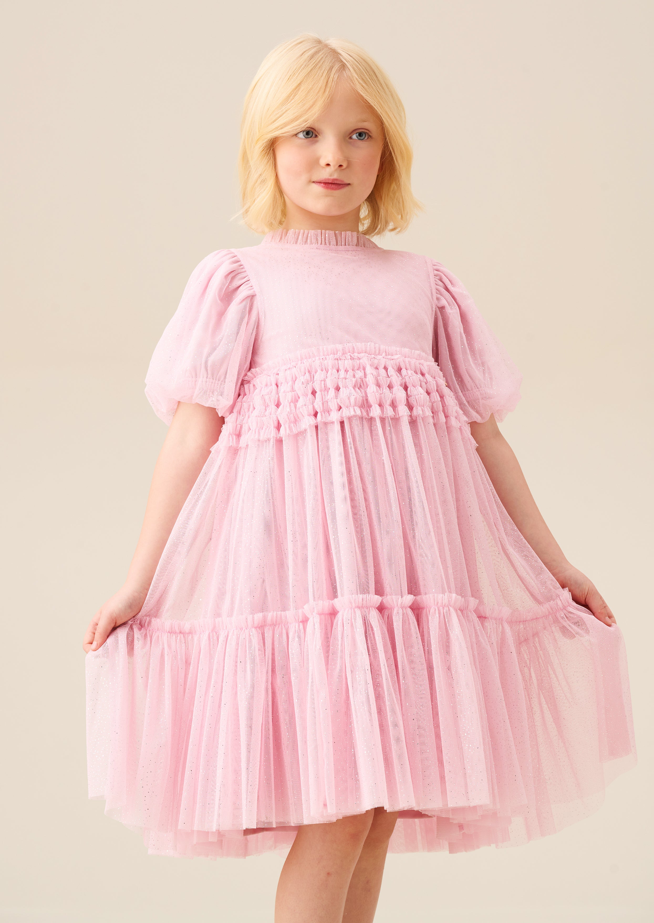 فستان ماديسون بشراشيب عند الخصر وأكمام منفوخة وشبك