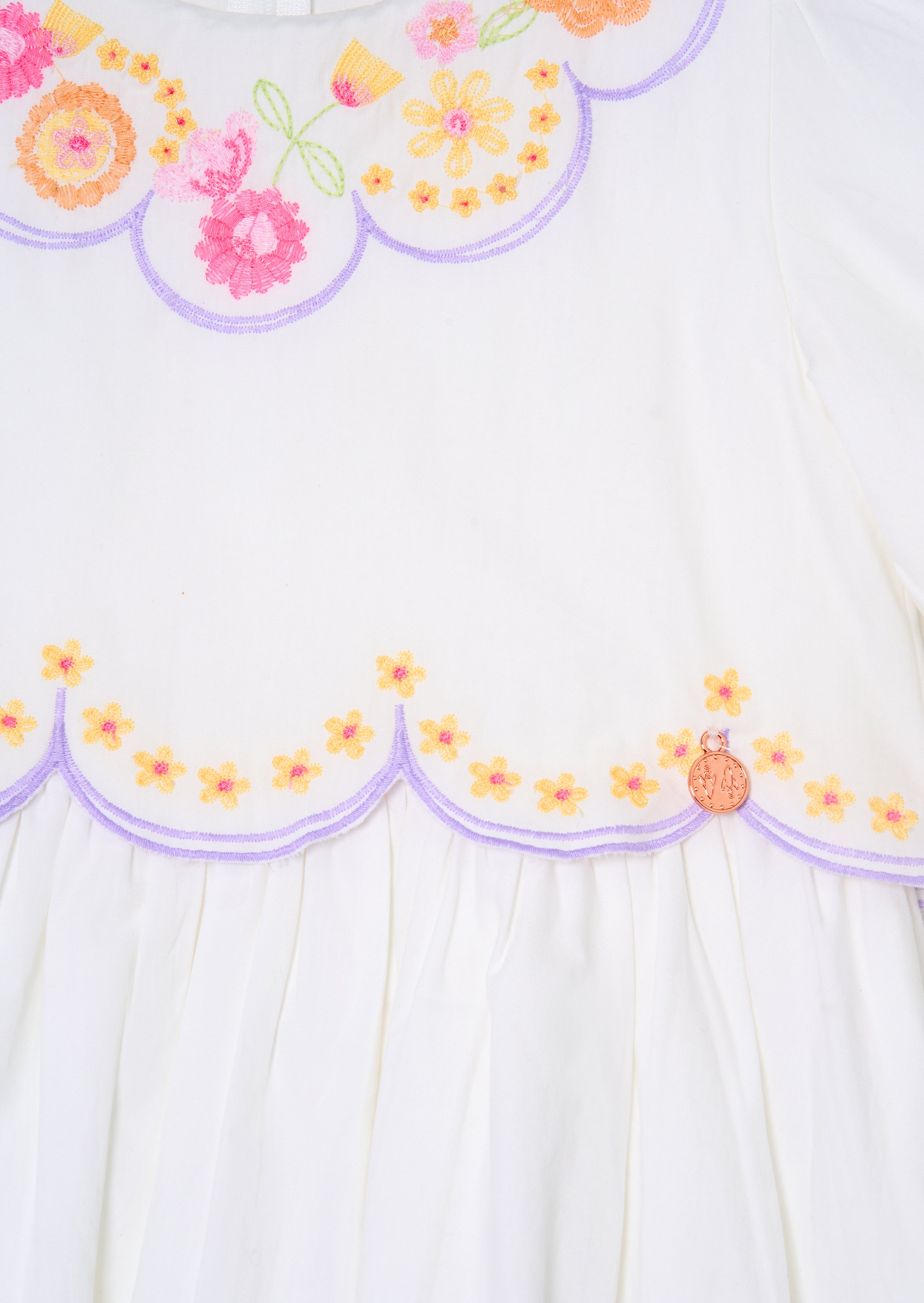 فستان جابي المطرز بالزهور