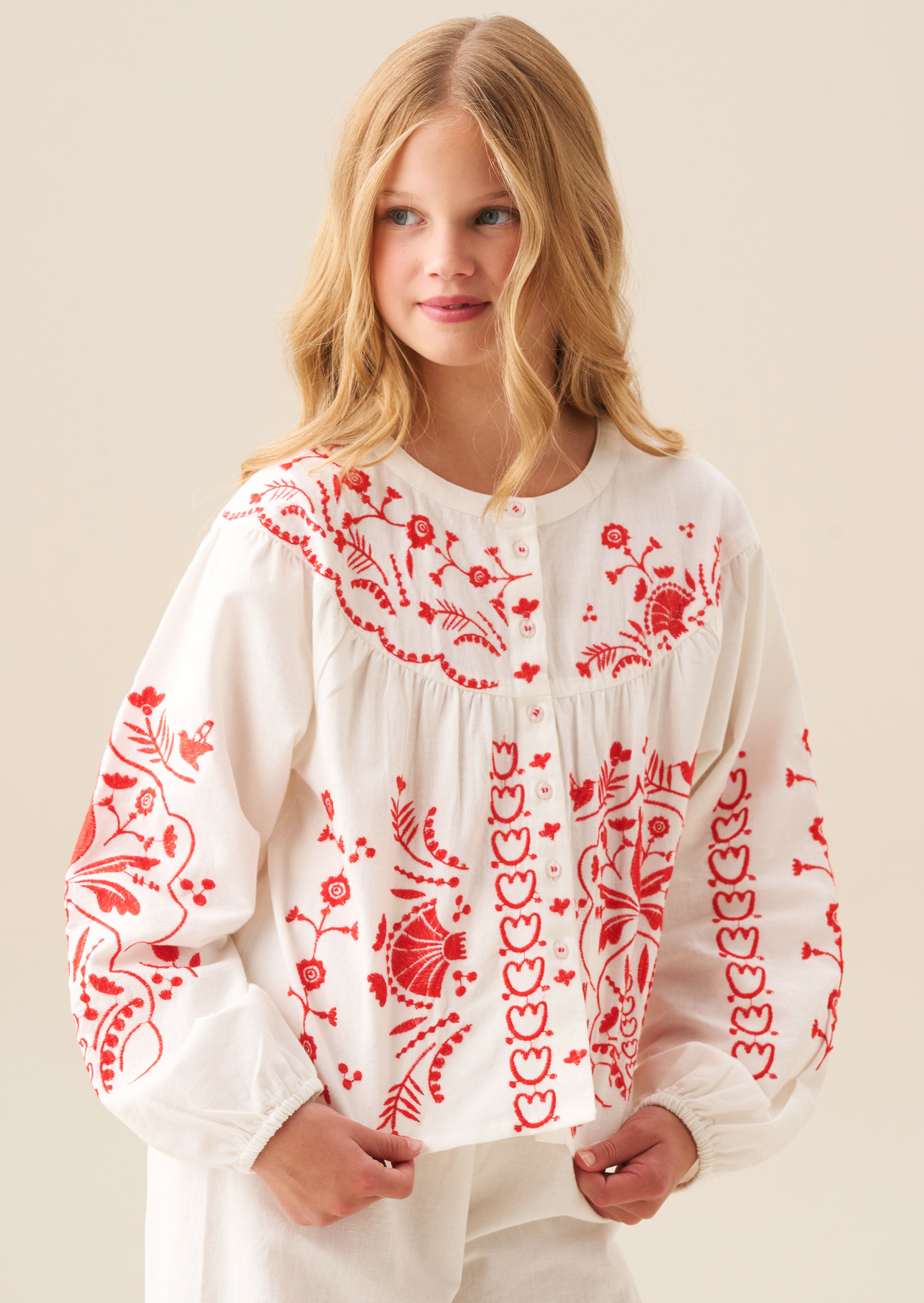 بلوزة بيبا المطرزة