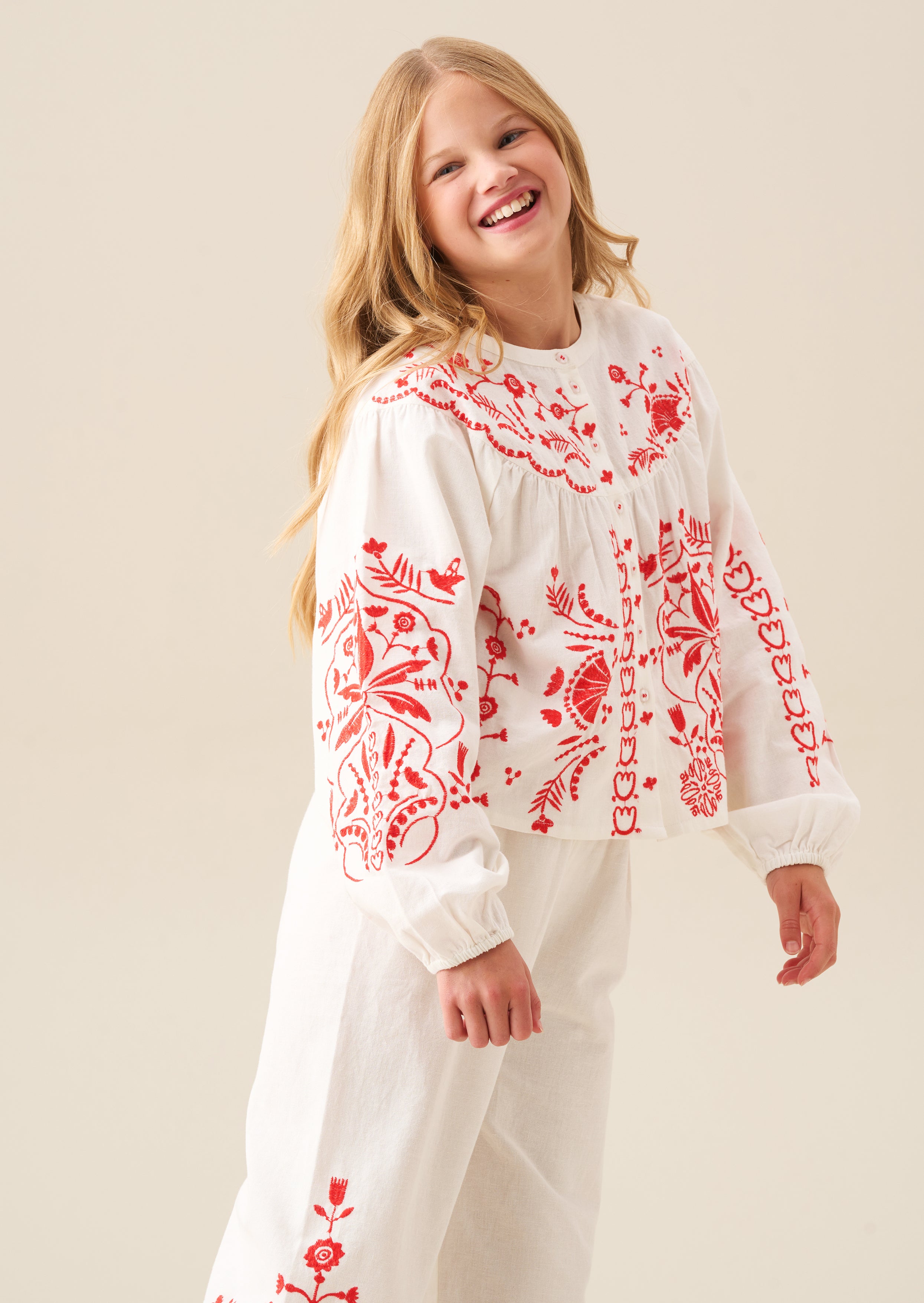 بلوزة بيبا المطرزة