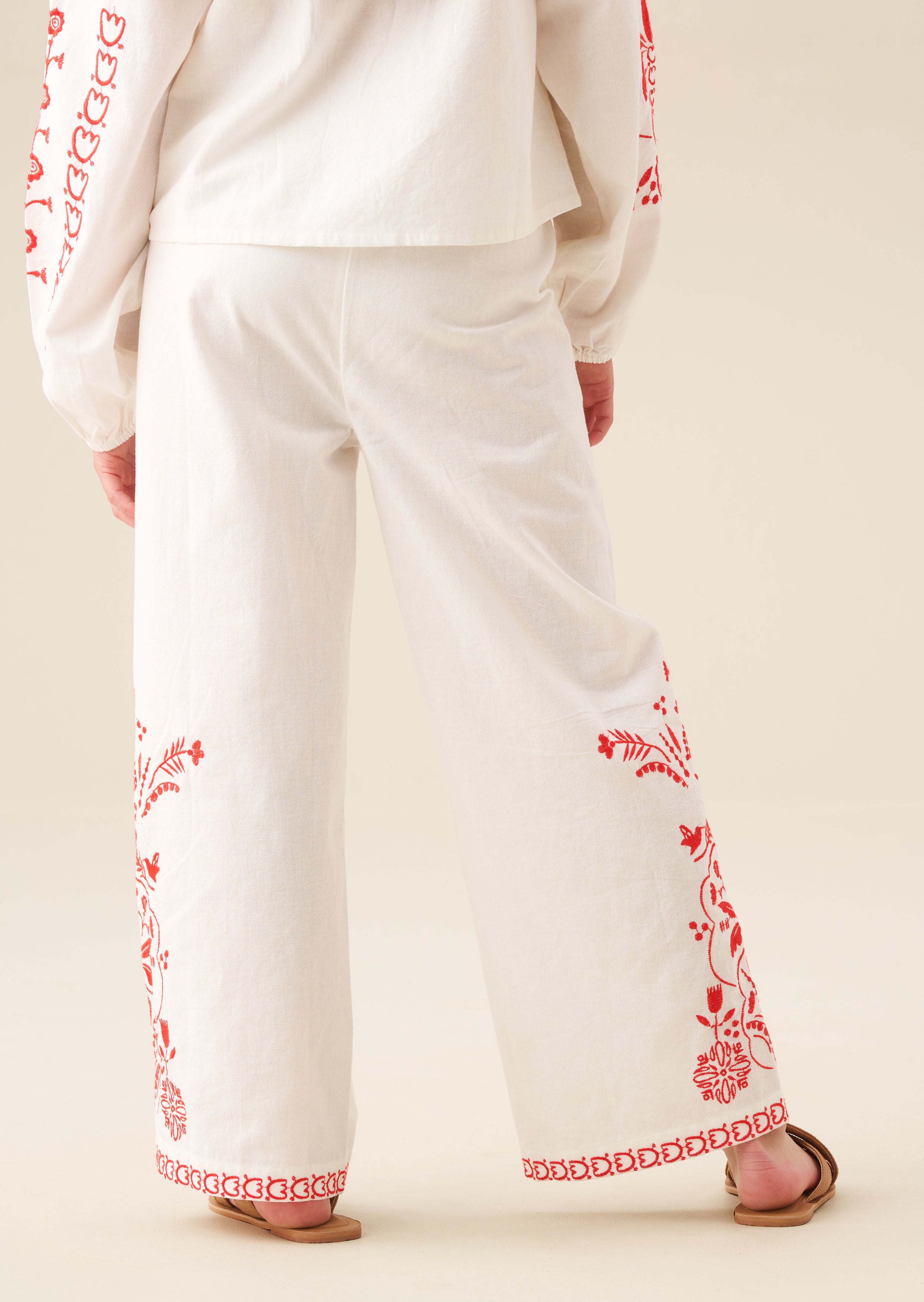 بنطلون بيبا المطرز بحزام عند الخصر