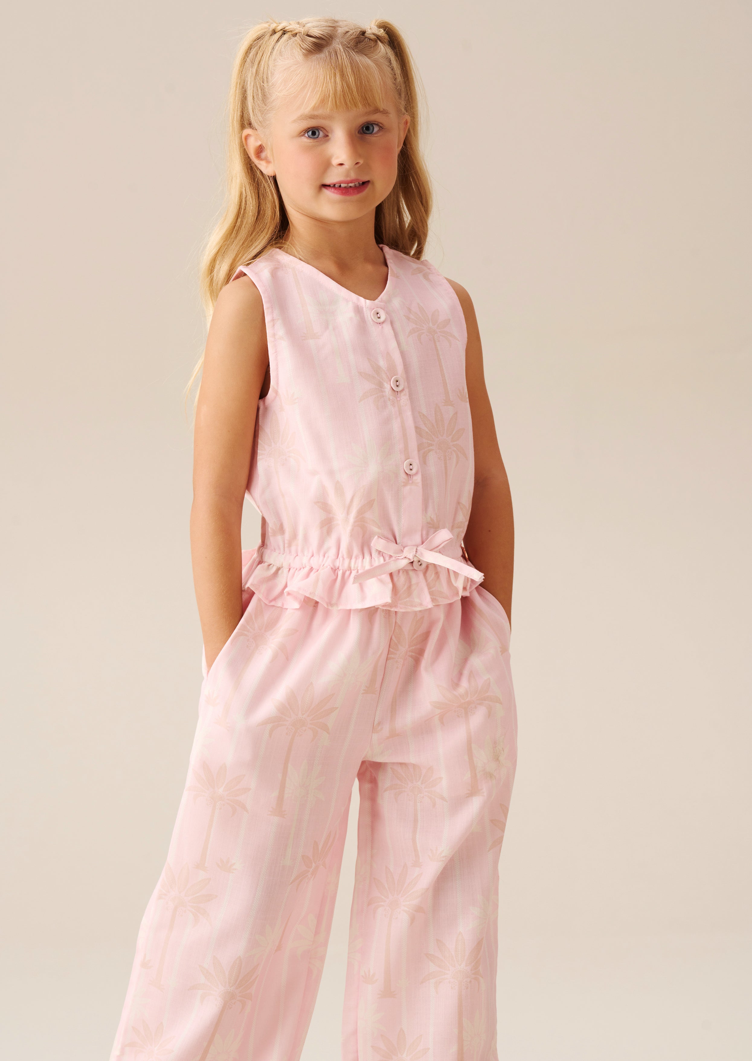 توب صدرية بحزام عند الخصر بطبعة نخيل وردية من سارة