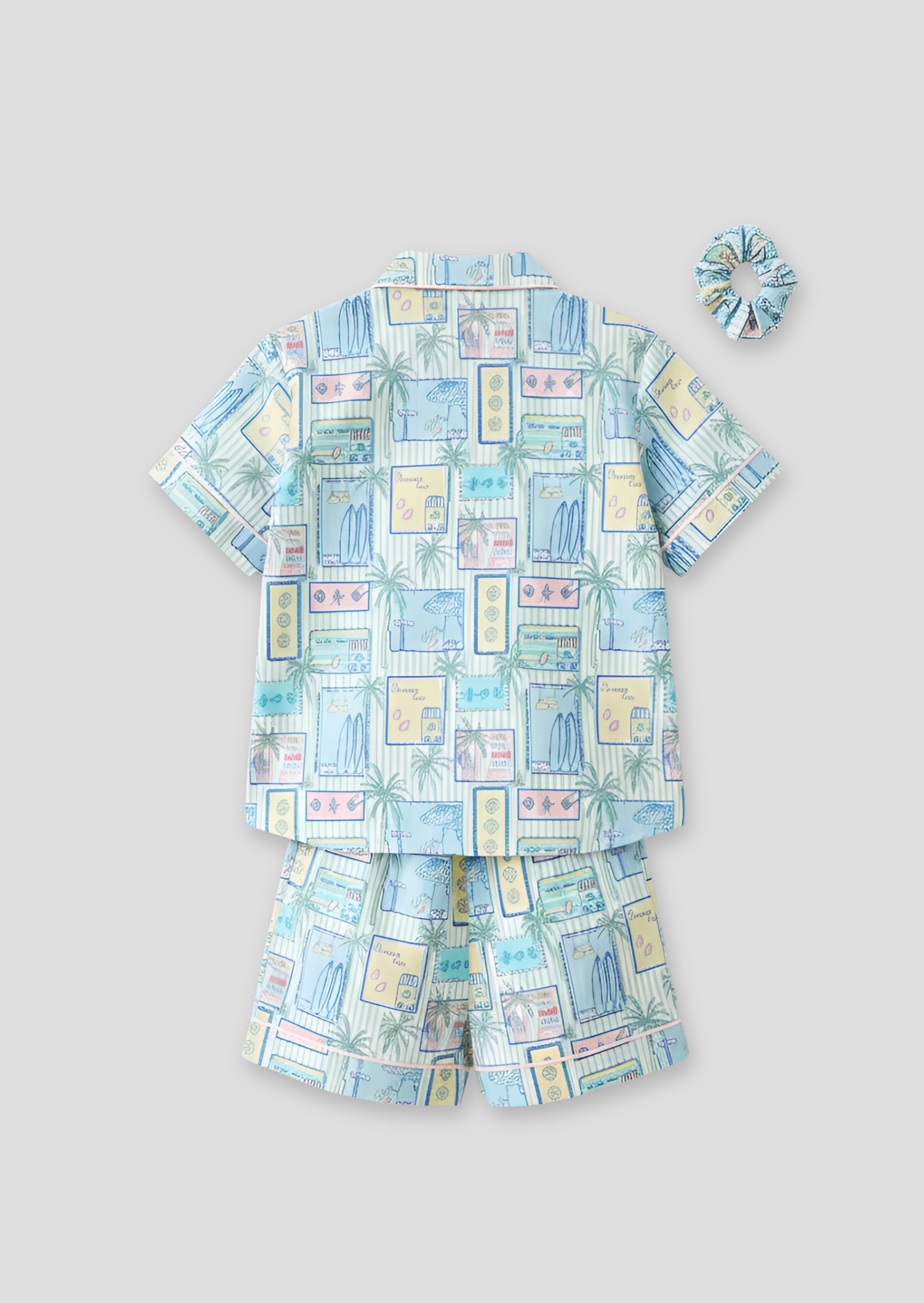 قميص وبنطلون نوم قصير بطبعة بطاقات بريدية متعددة بترا