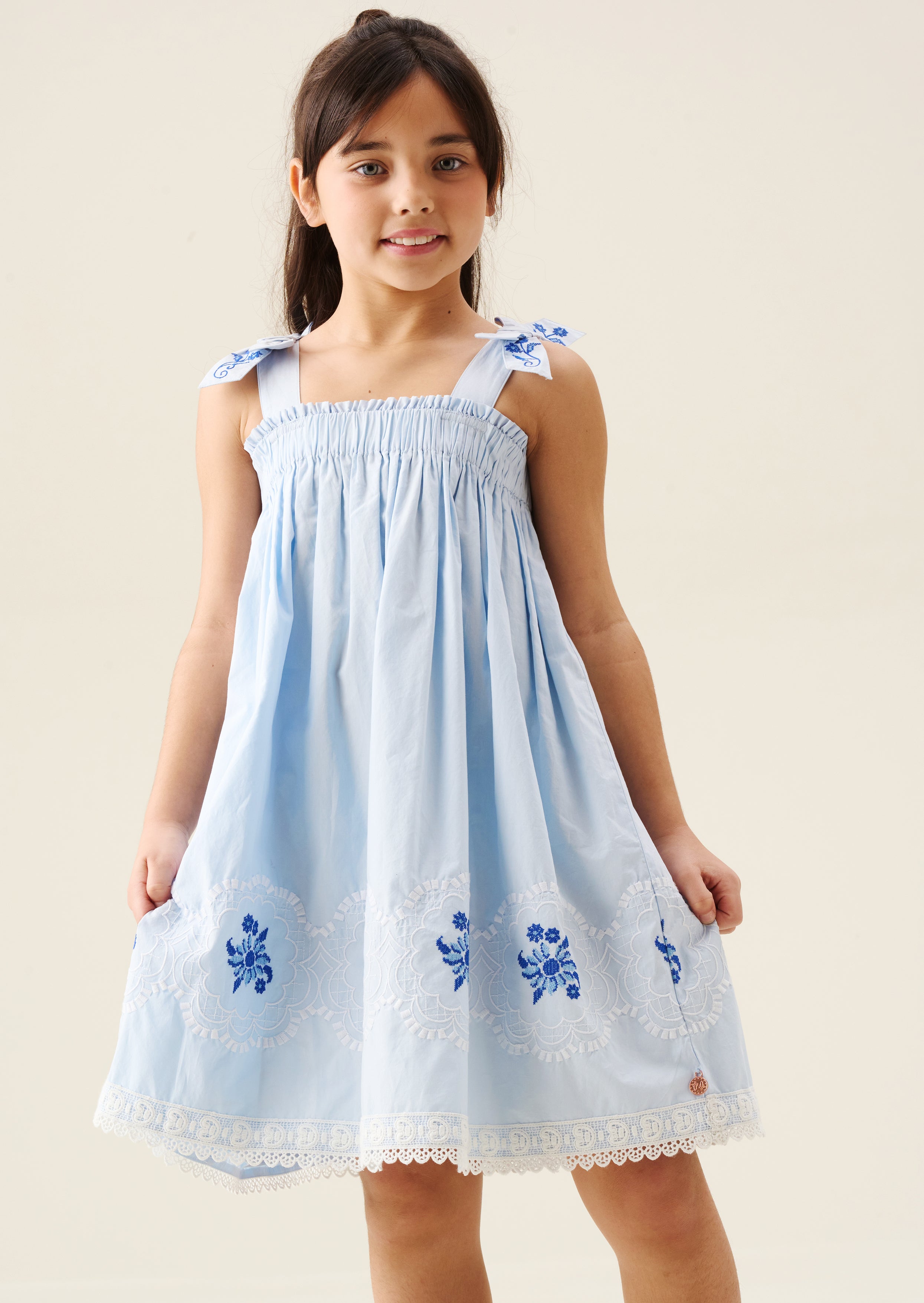 Aliy Kleid mit bestickten Trägern