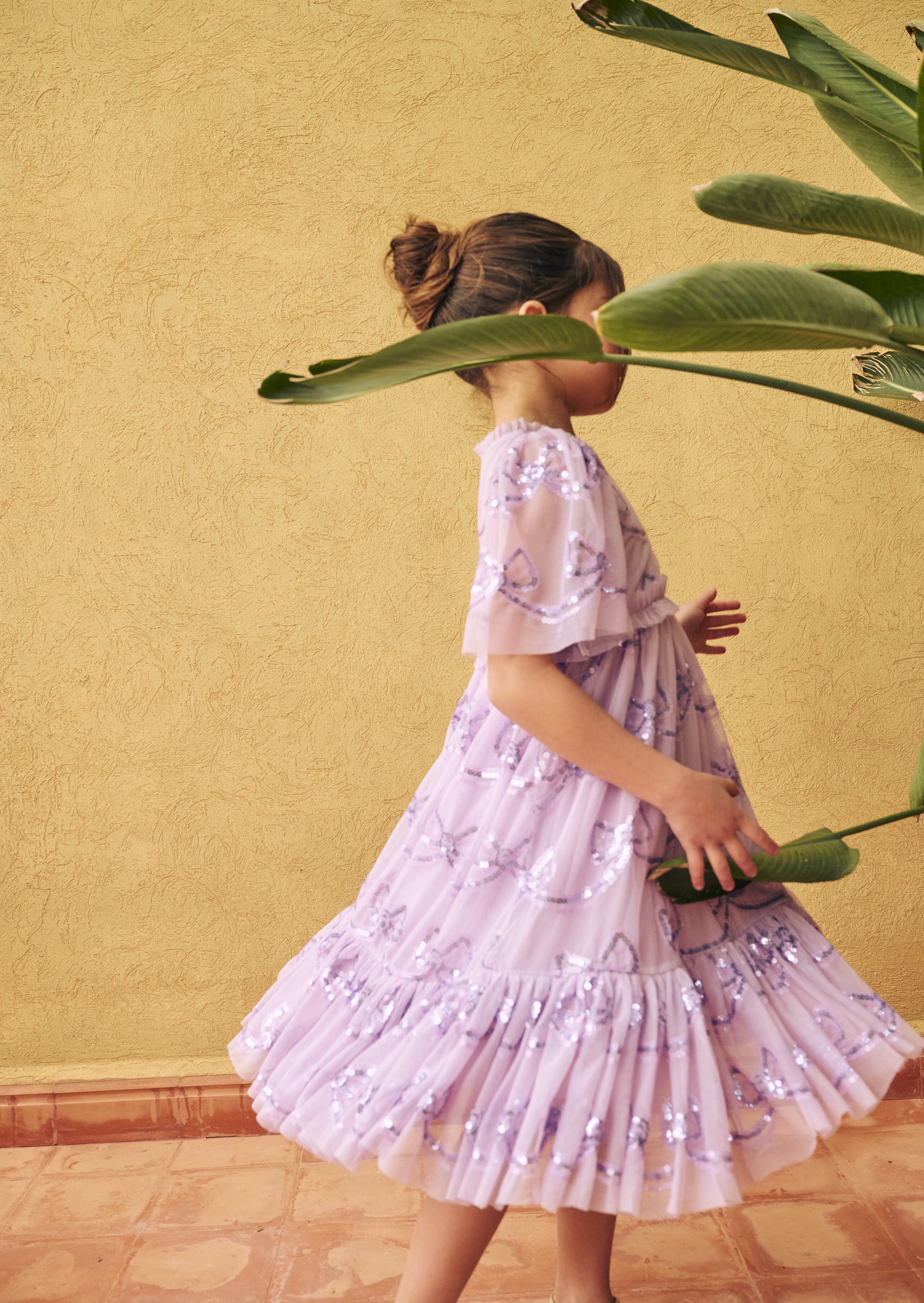 Vestido de Malla con Lentejuelas y Lazo Púrpura Delta