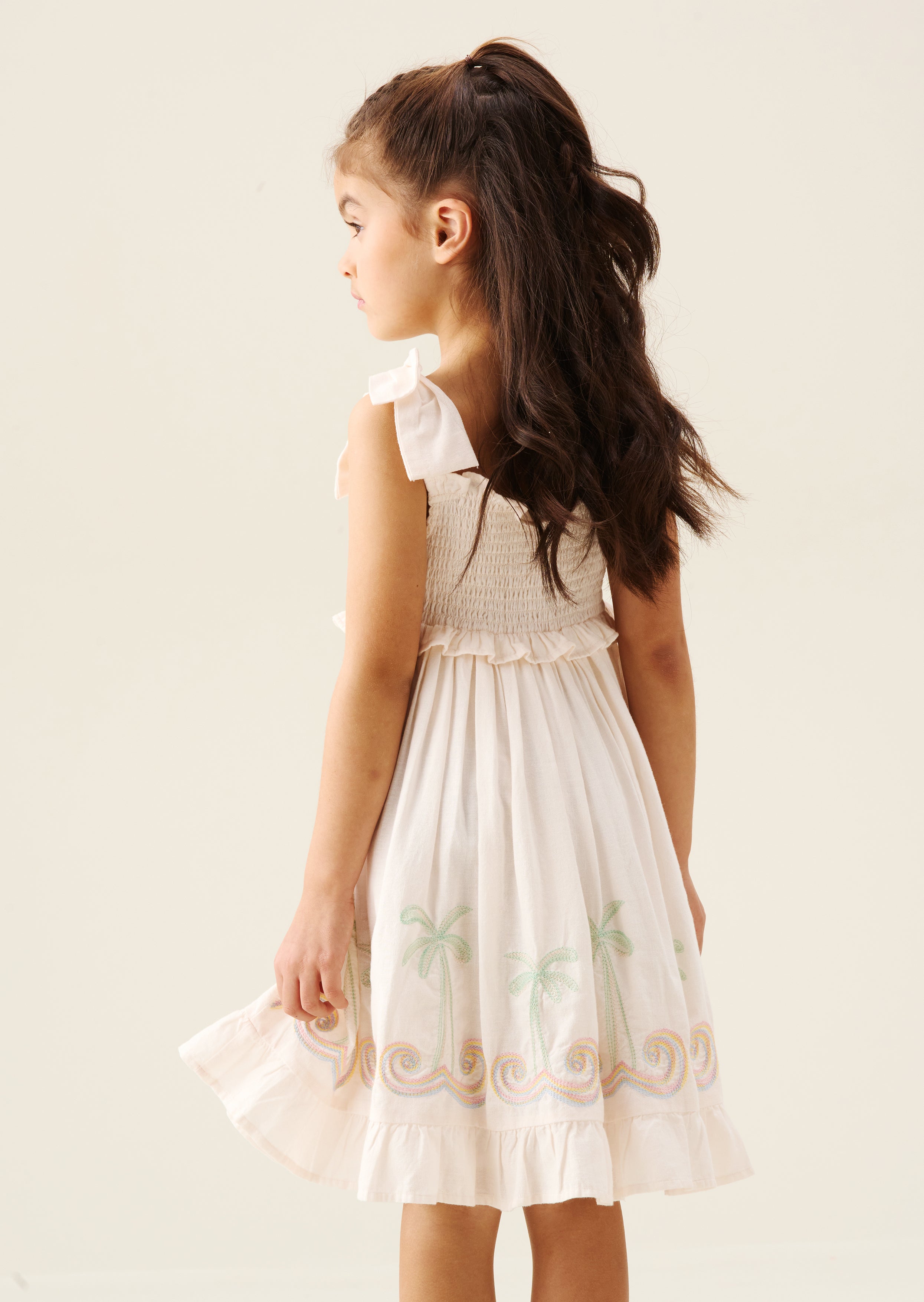 فستان شمس بحاشية مطرزة بالبالما