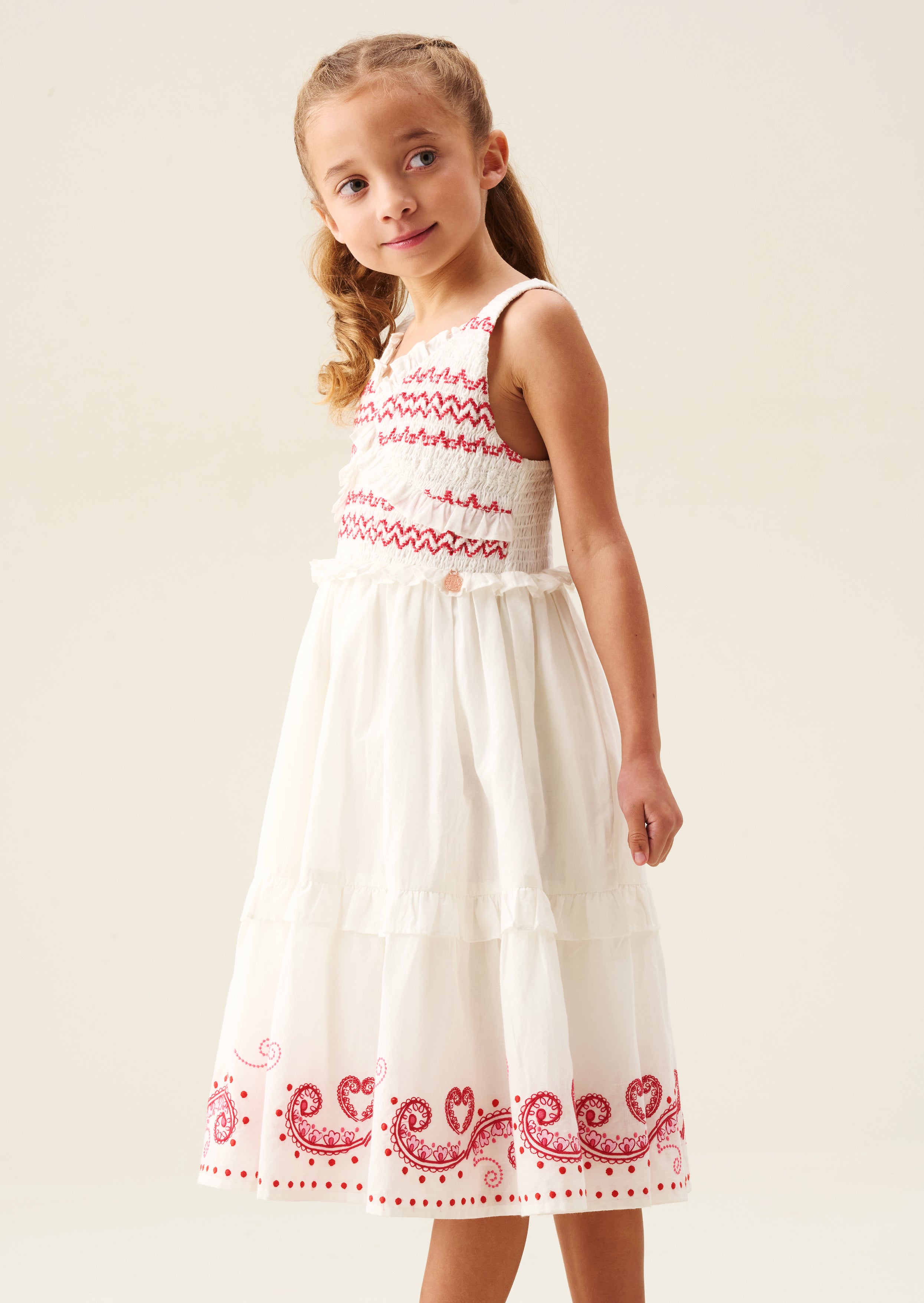 Everlyn besticktes Kleid mit Rüschen