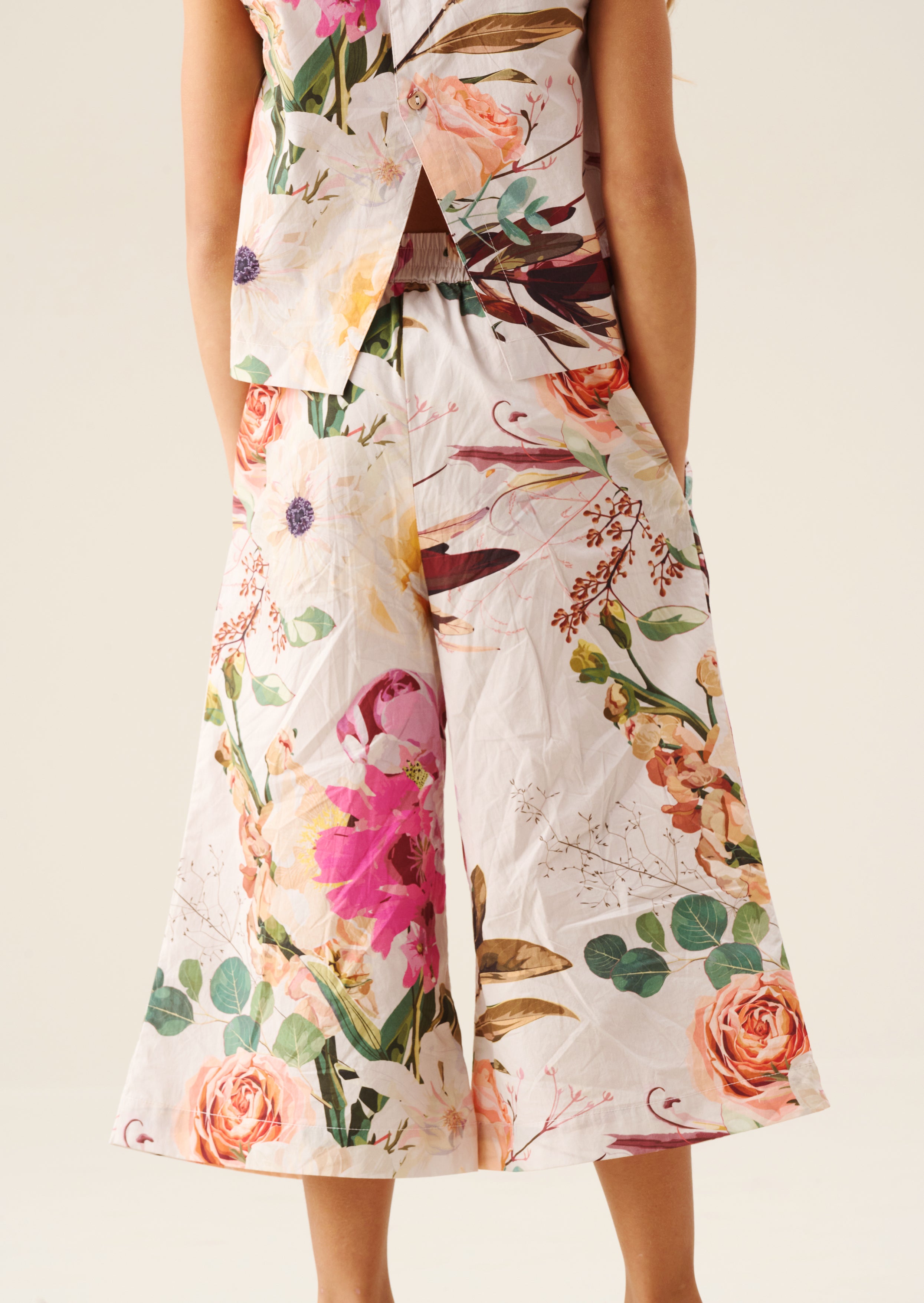 Dahlia Mehrfach gebundene seitliche Blumenhose
