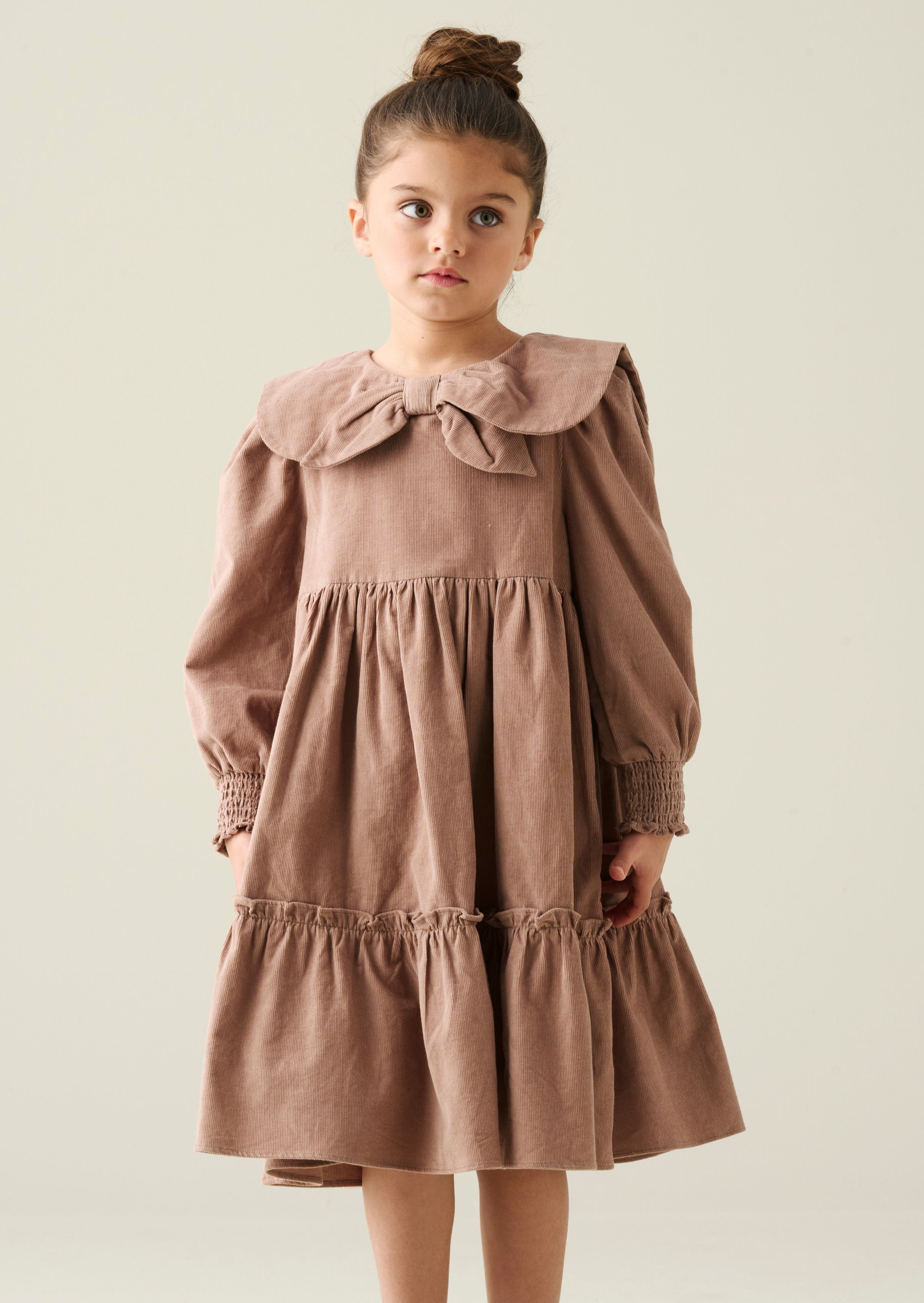Robe en velours côtelé avec col noué Ava