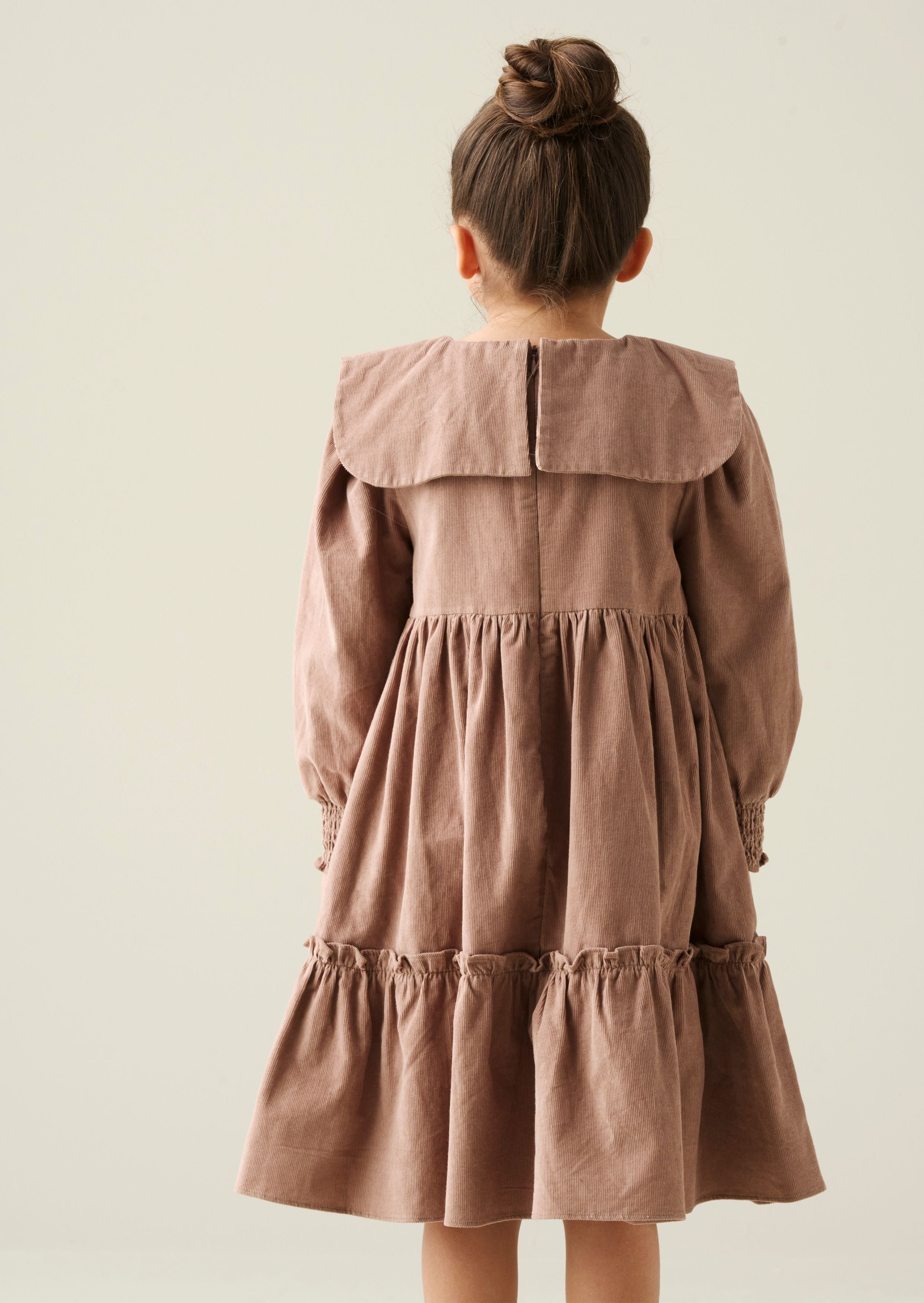Robe en velours côtelé avec col noué Ava