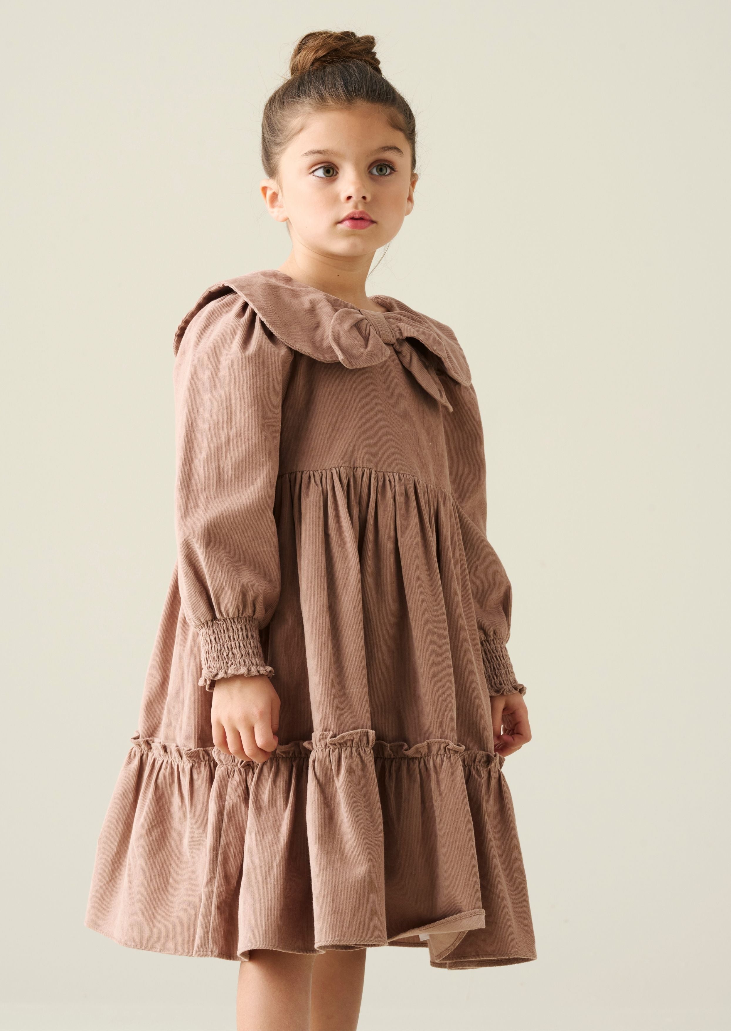 Robe en velours côtelé avec col noué Ava