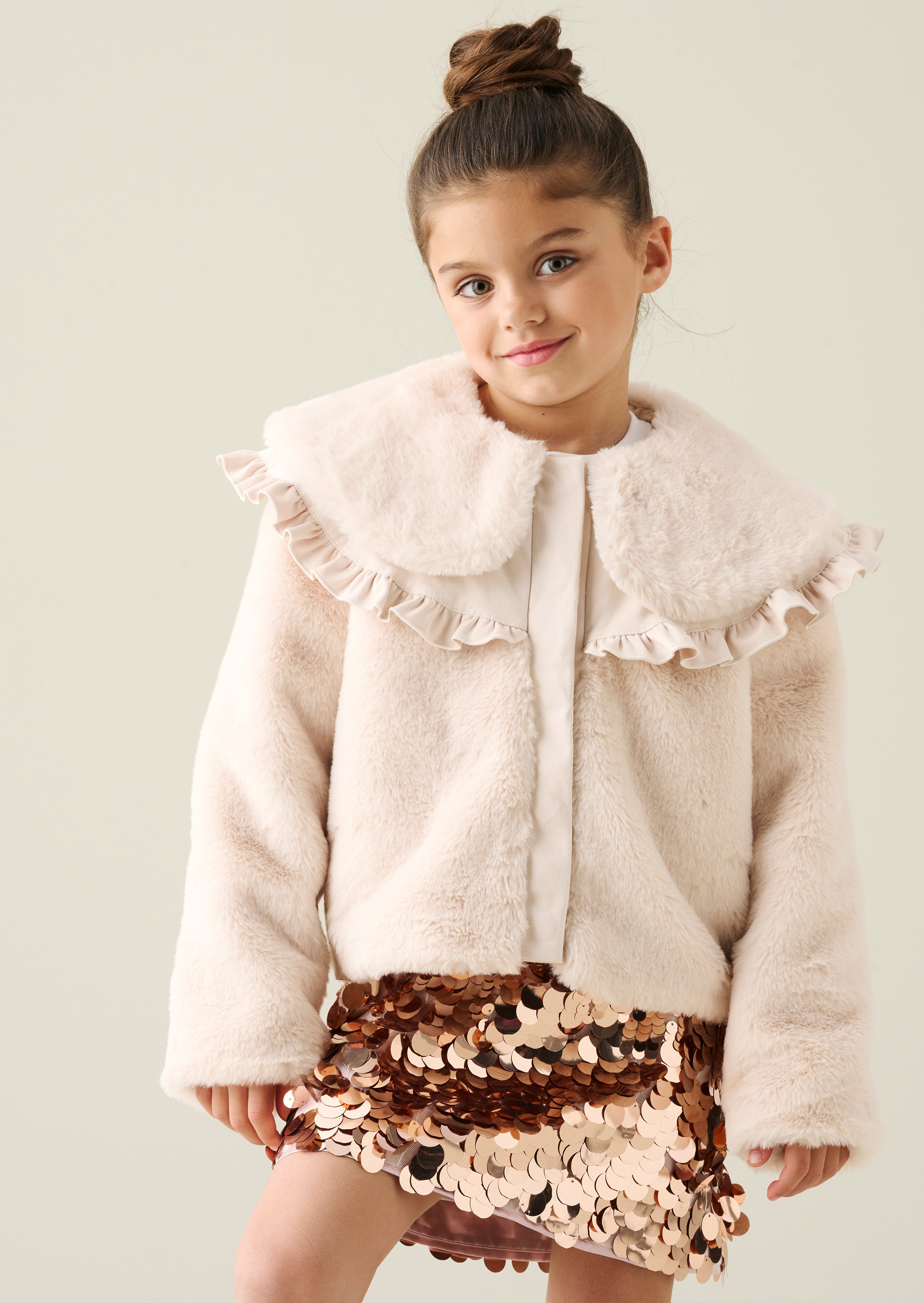 Alessia Jacke mit Kunstpelz-Kragen und Cape