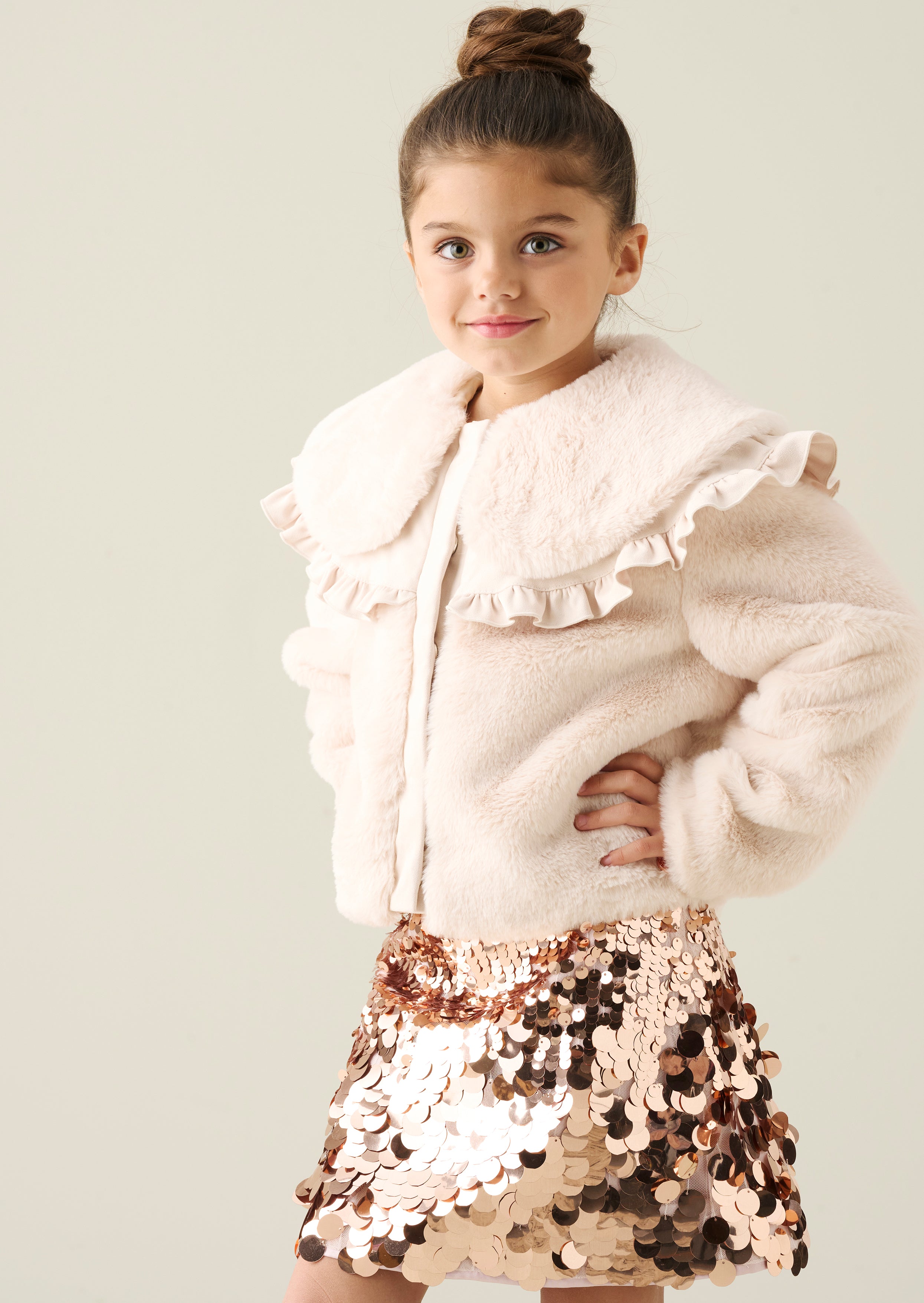 Alessia Jacke mit Kunstpelz-Kragen und Cape