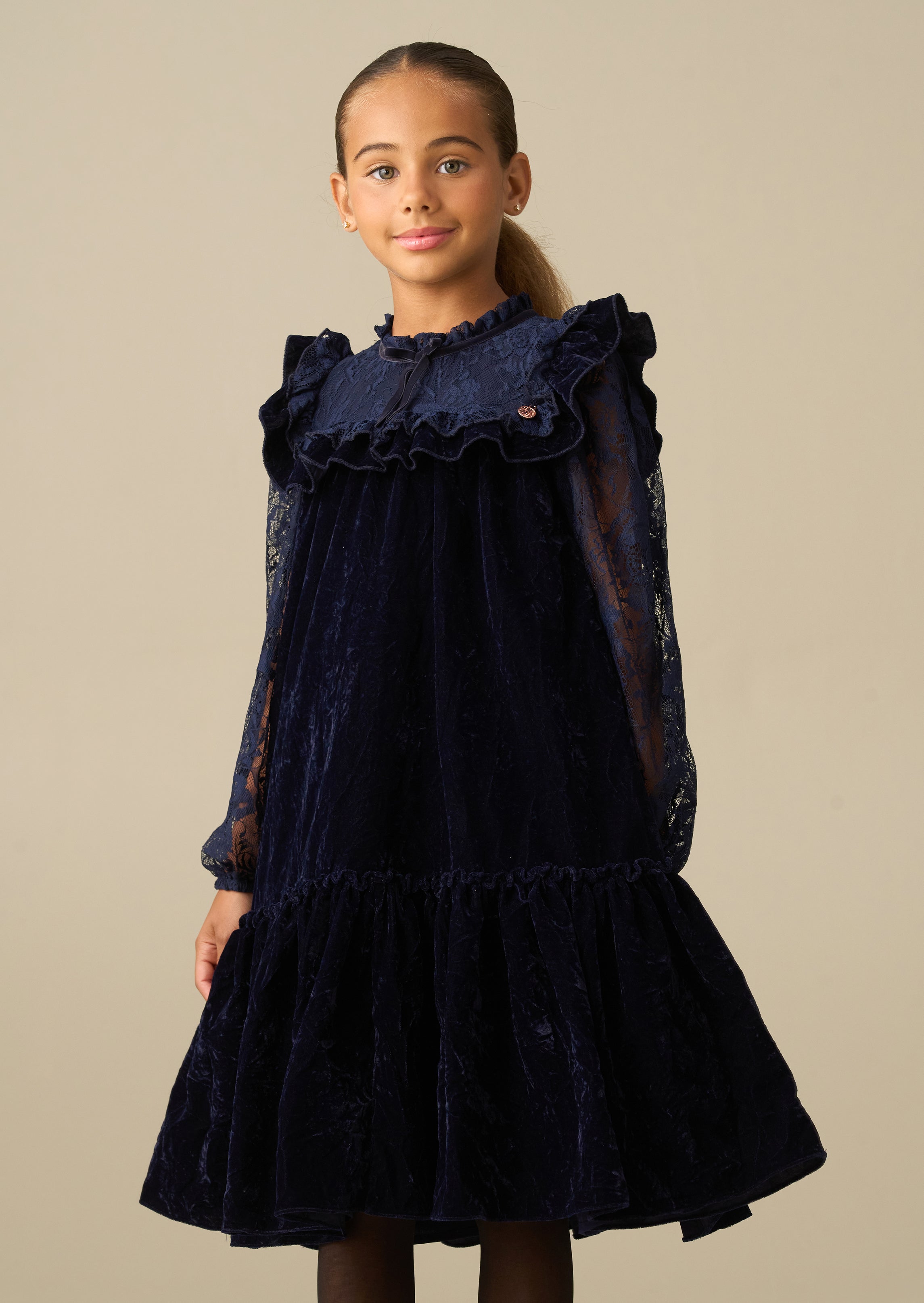 Amelia-Kleid aus Samt mit Rüschenkragen